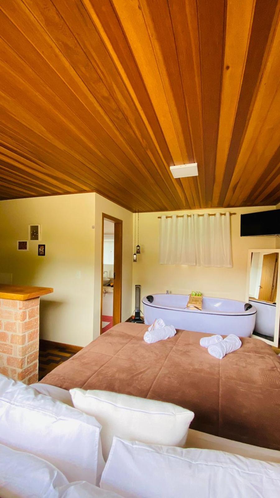 Suite with Spa Bath photo 3