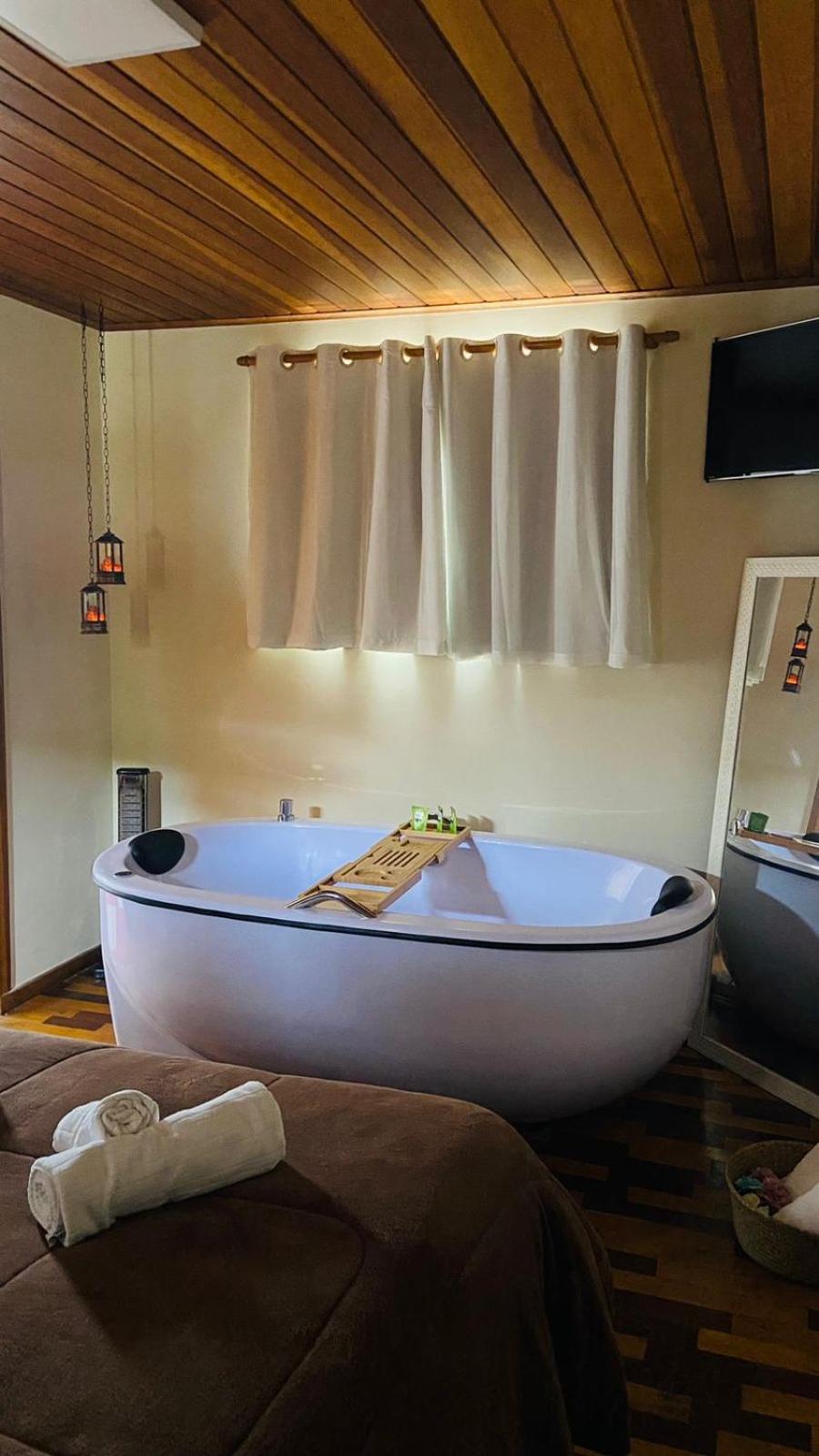 Suite with Spa Bath photo 2