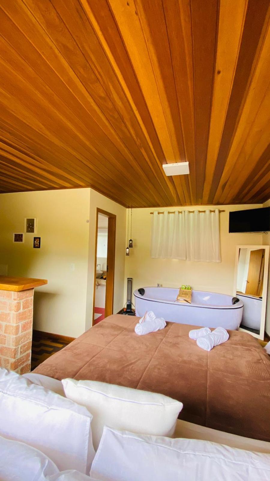 Suite with Spa Bath photo 3