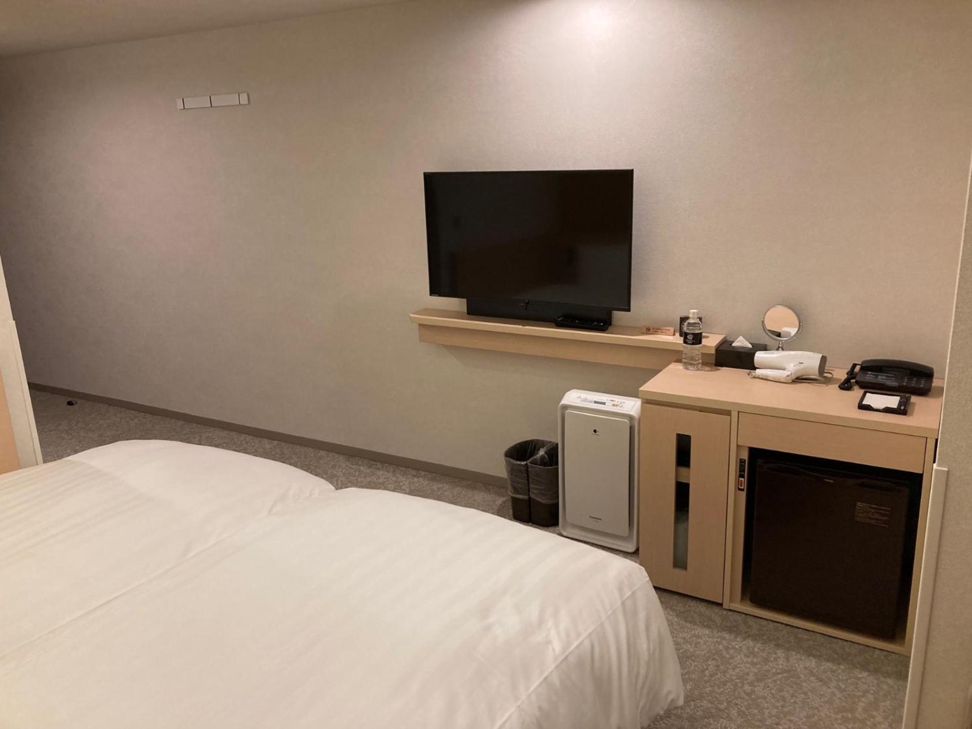 Twin Room - Smoking photo 3