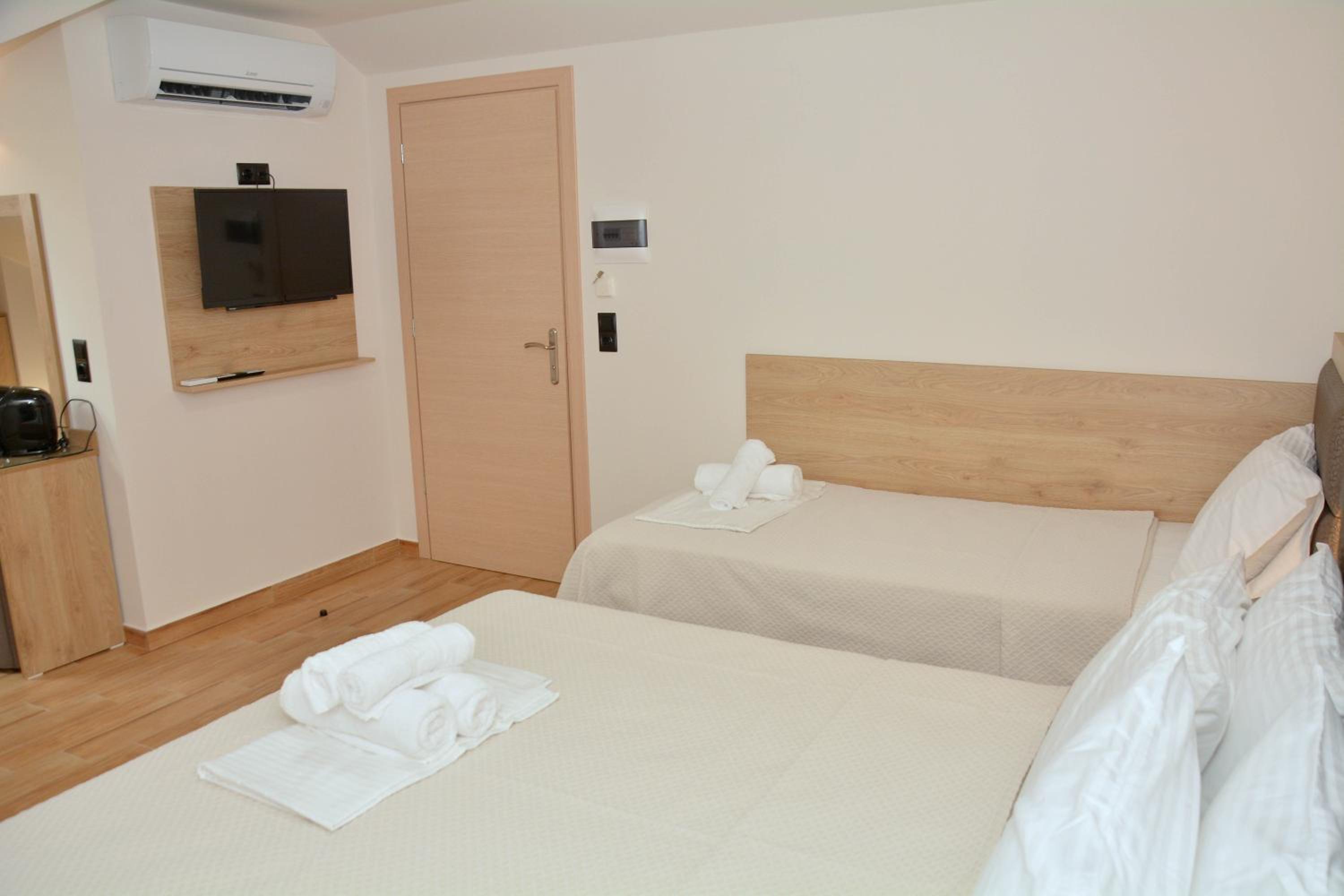 Superior Triple Room - Photo 11