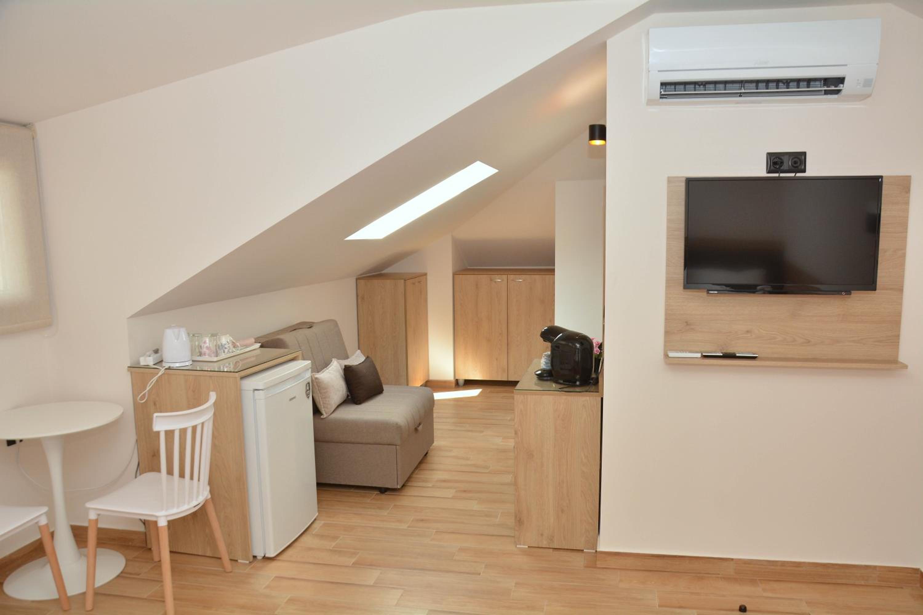 Superior Triple Room - Photo 10