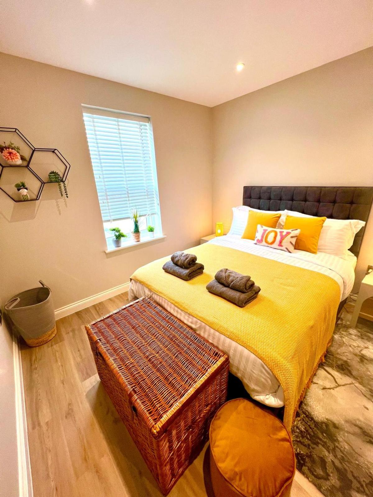 One-Bedroom Apartment photo 1