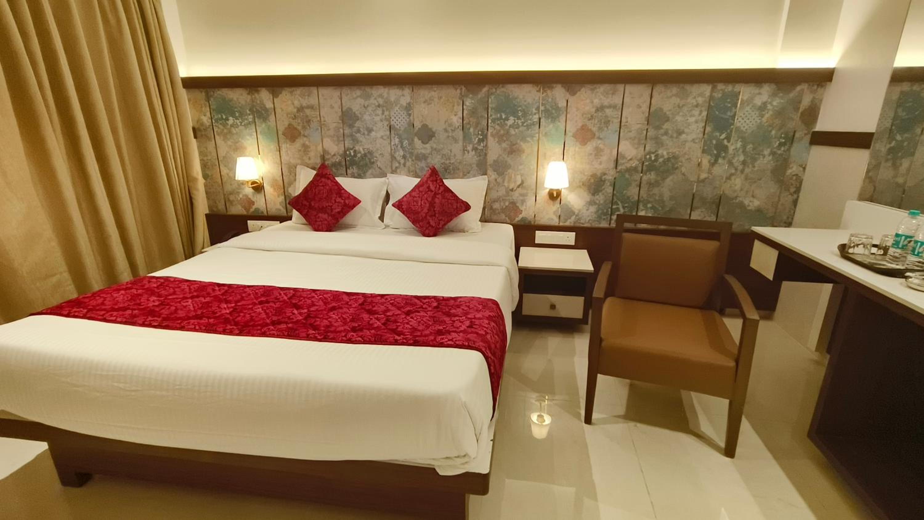 Deluxe Room - Photo 7