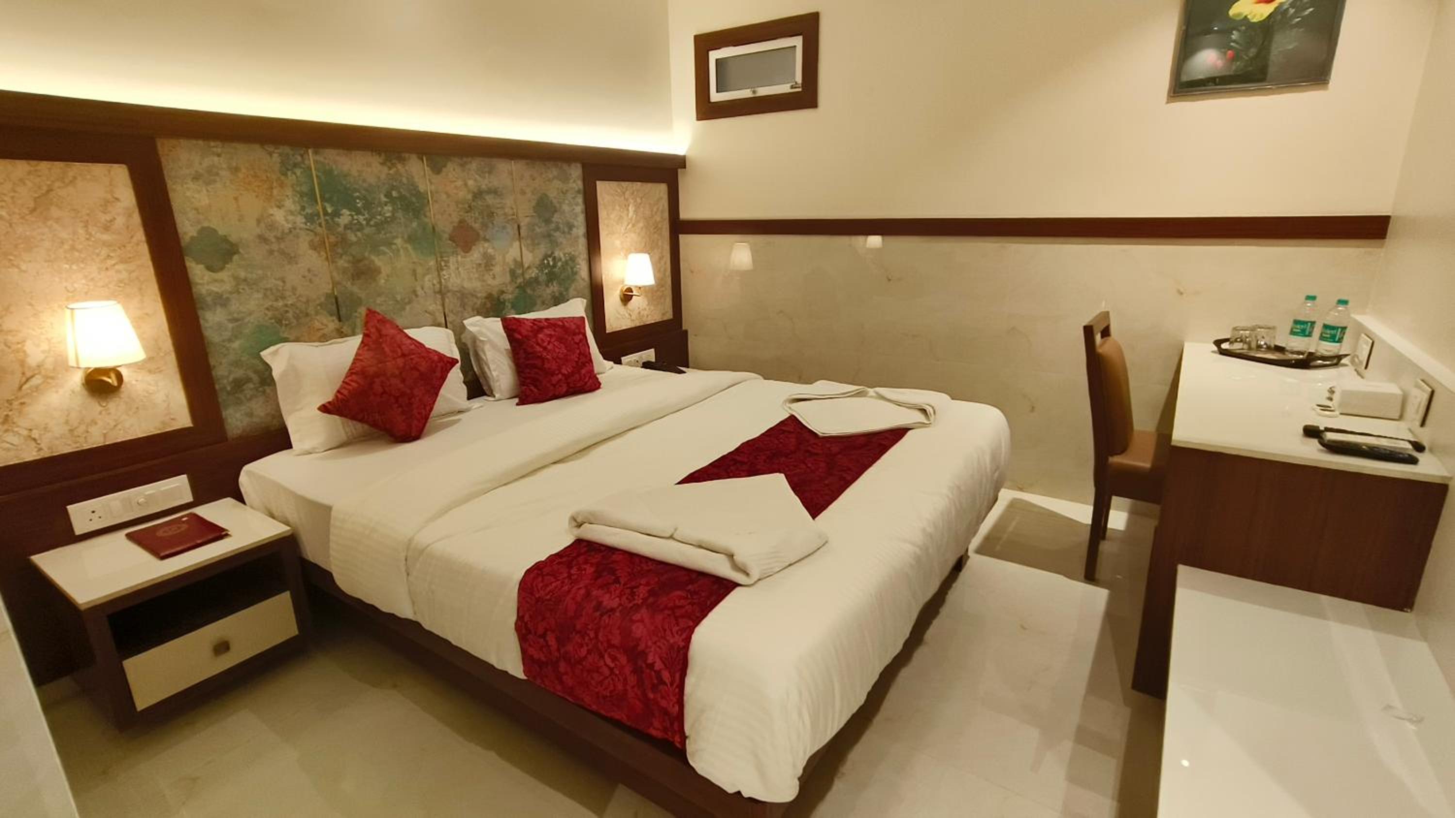 Deluxe Room - Photo 9
