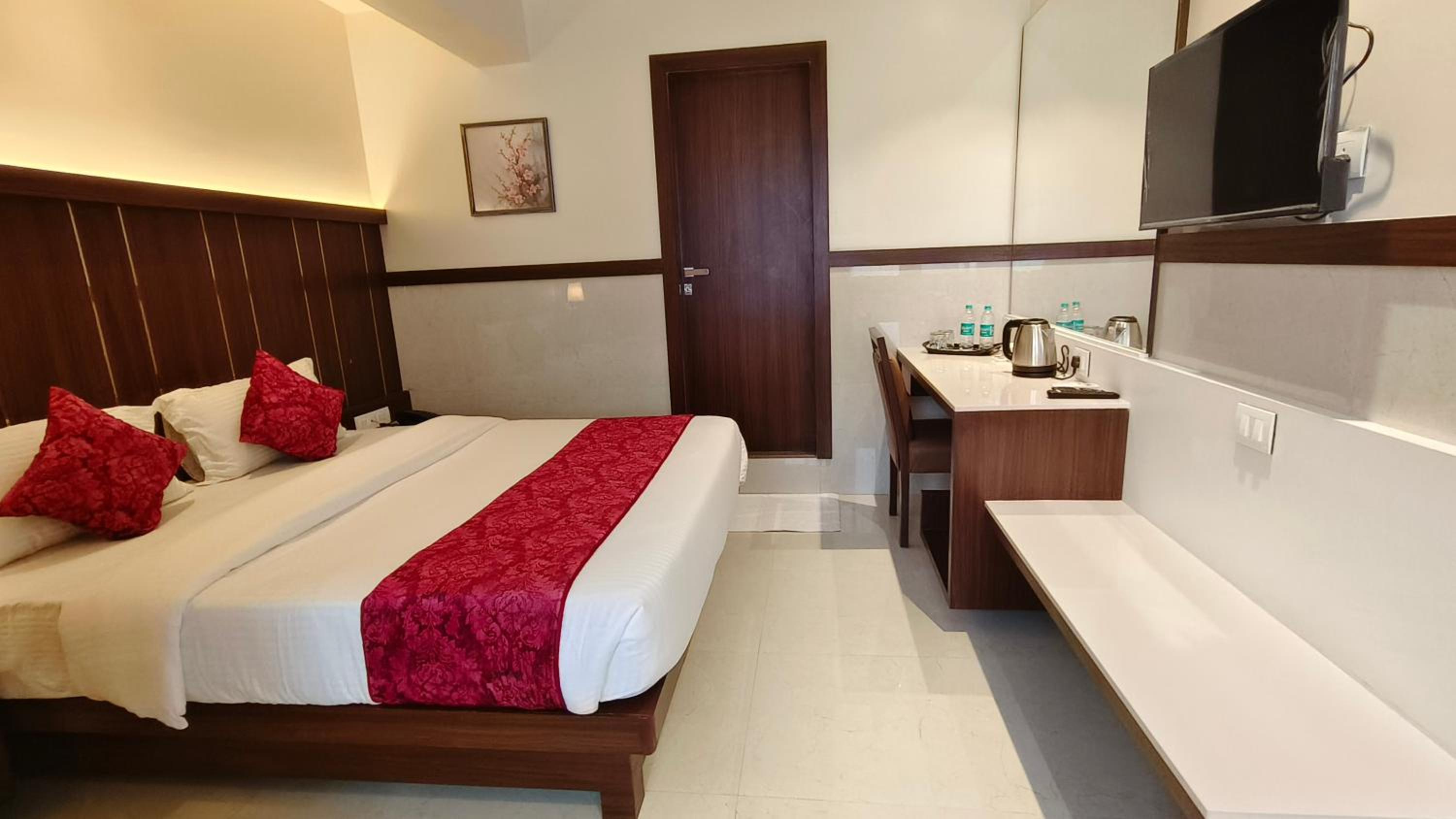 Deluxe Room - Photo 8