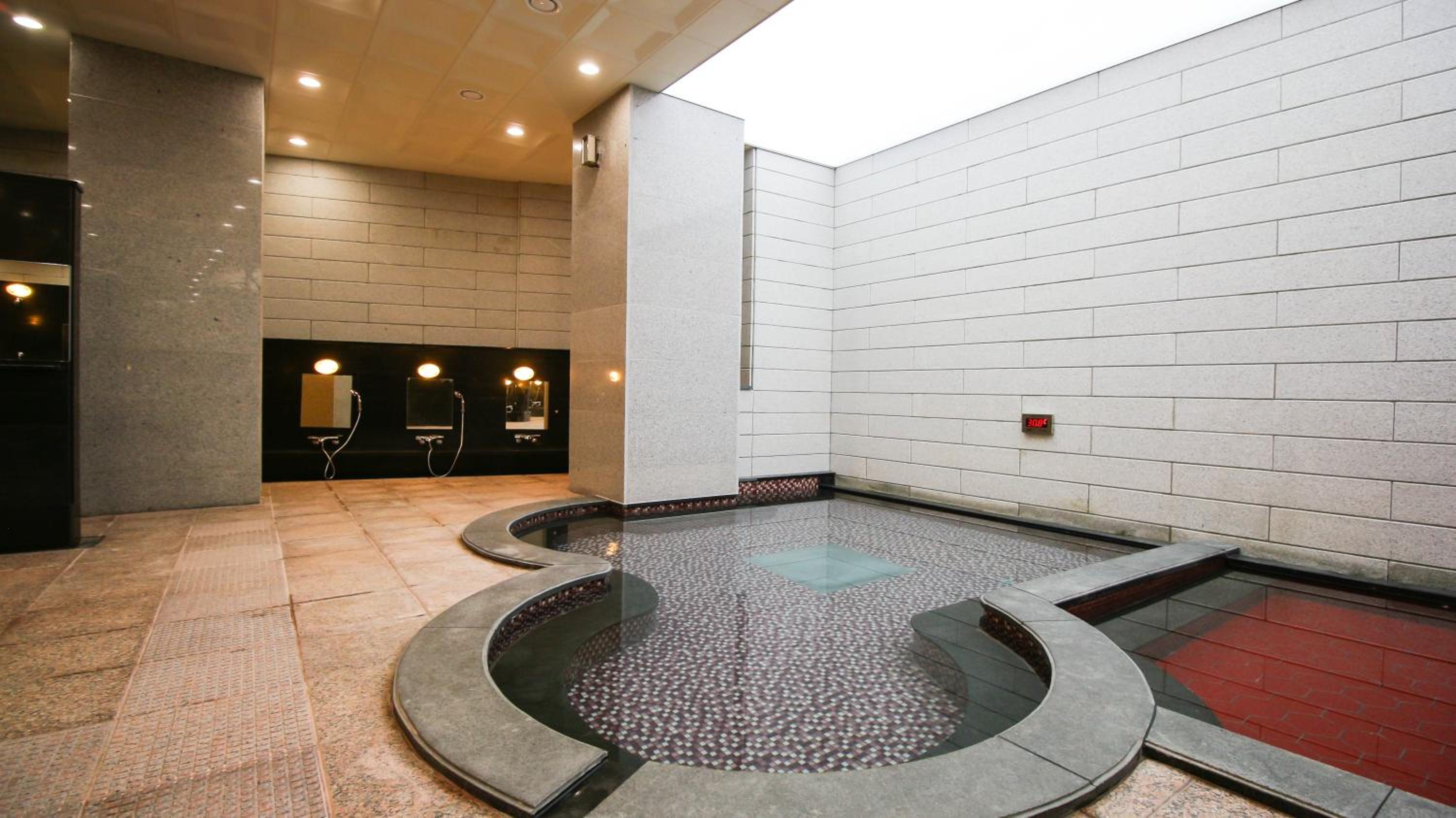Staycation Offer - Free Room Upgrade from Standard Twin Room to Deluxe Twin Room photo 2