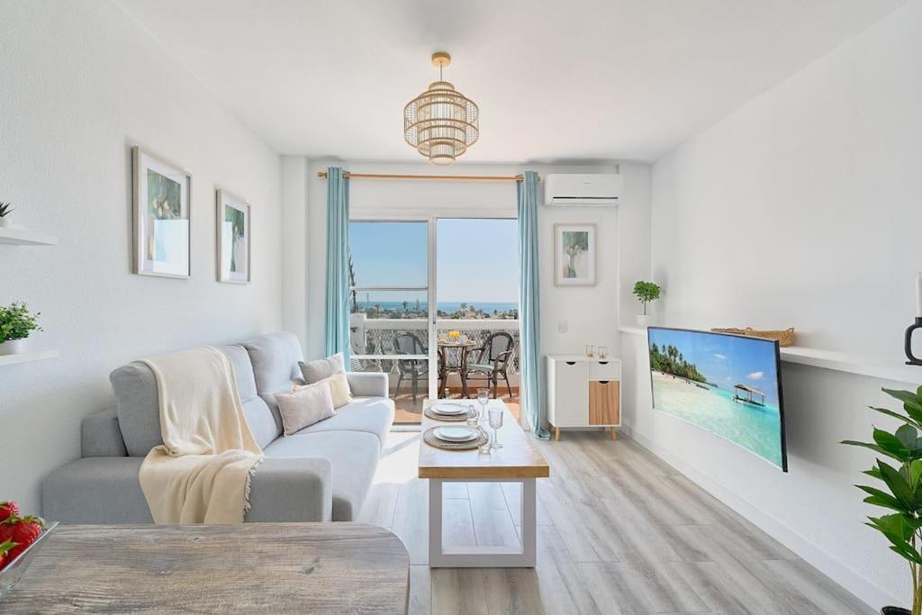 Apartamento de una habitación con balcón y vista al mar