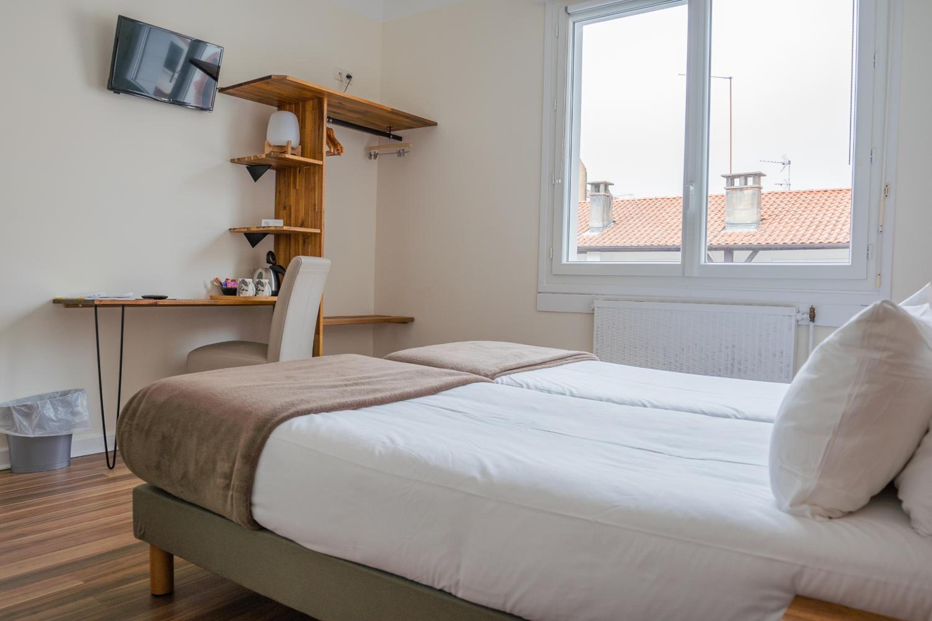 Twin Room - Photo 4