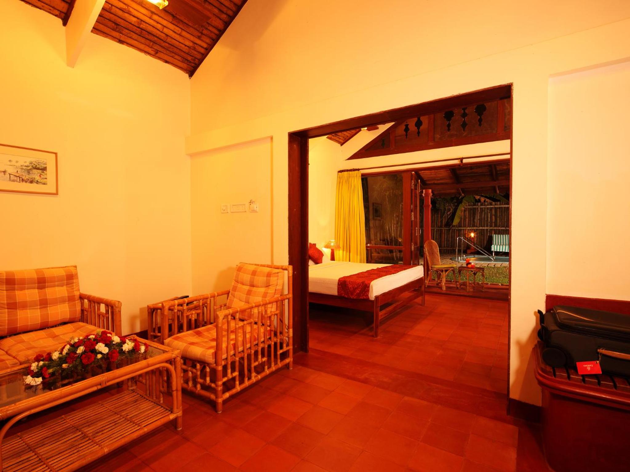Villa with Private Pool - Photo 12