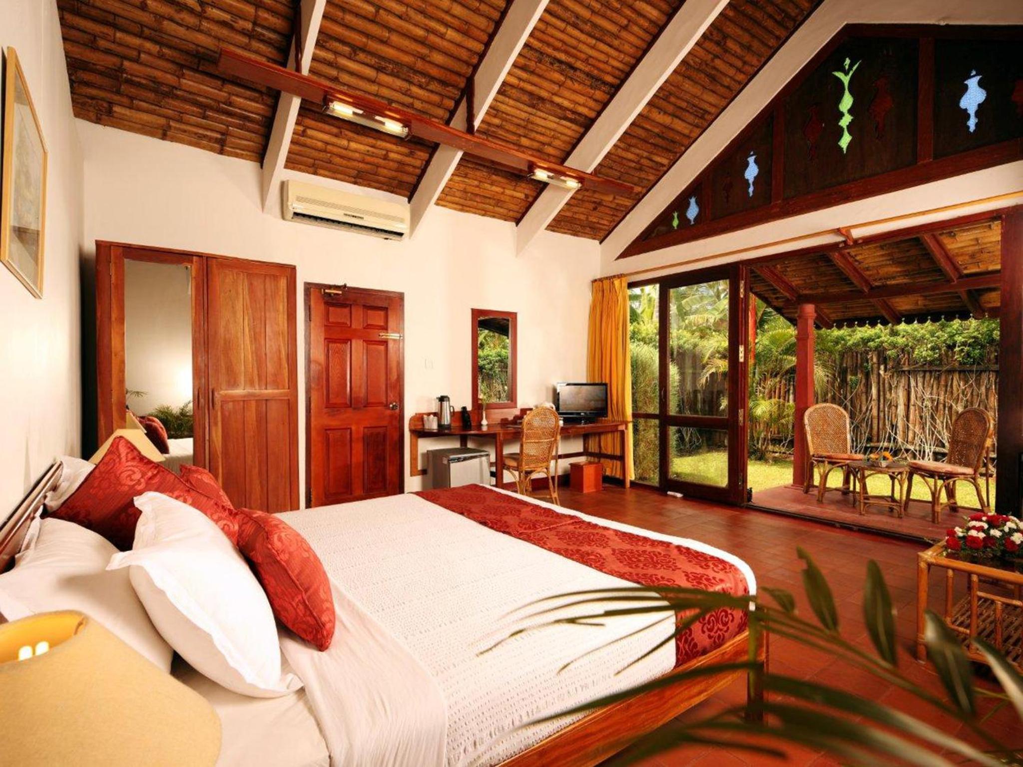 Villa with Private Pool - Photo 11
