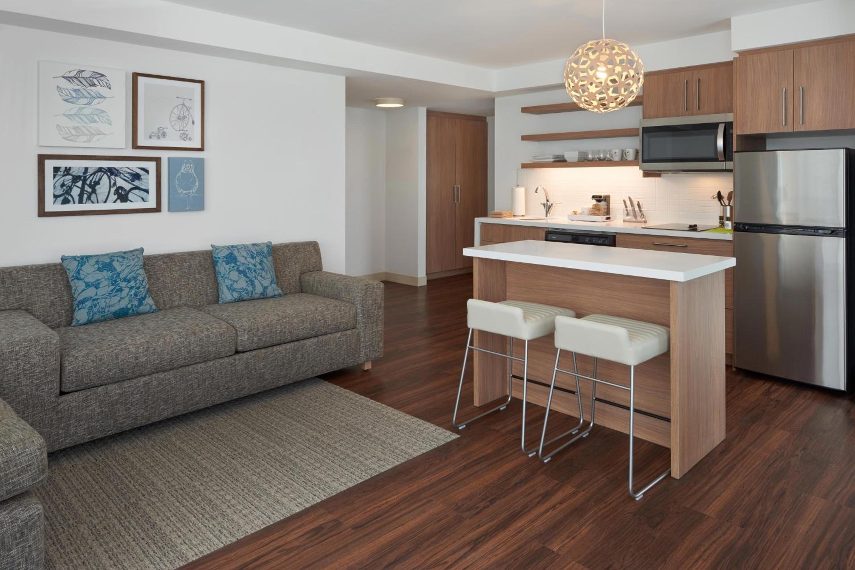 Executive Suite, 1 King, Sofa bed