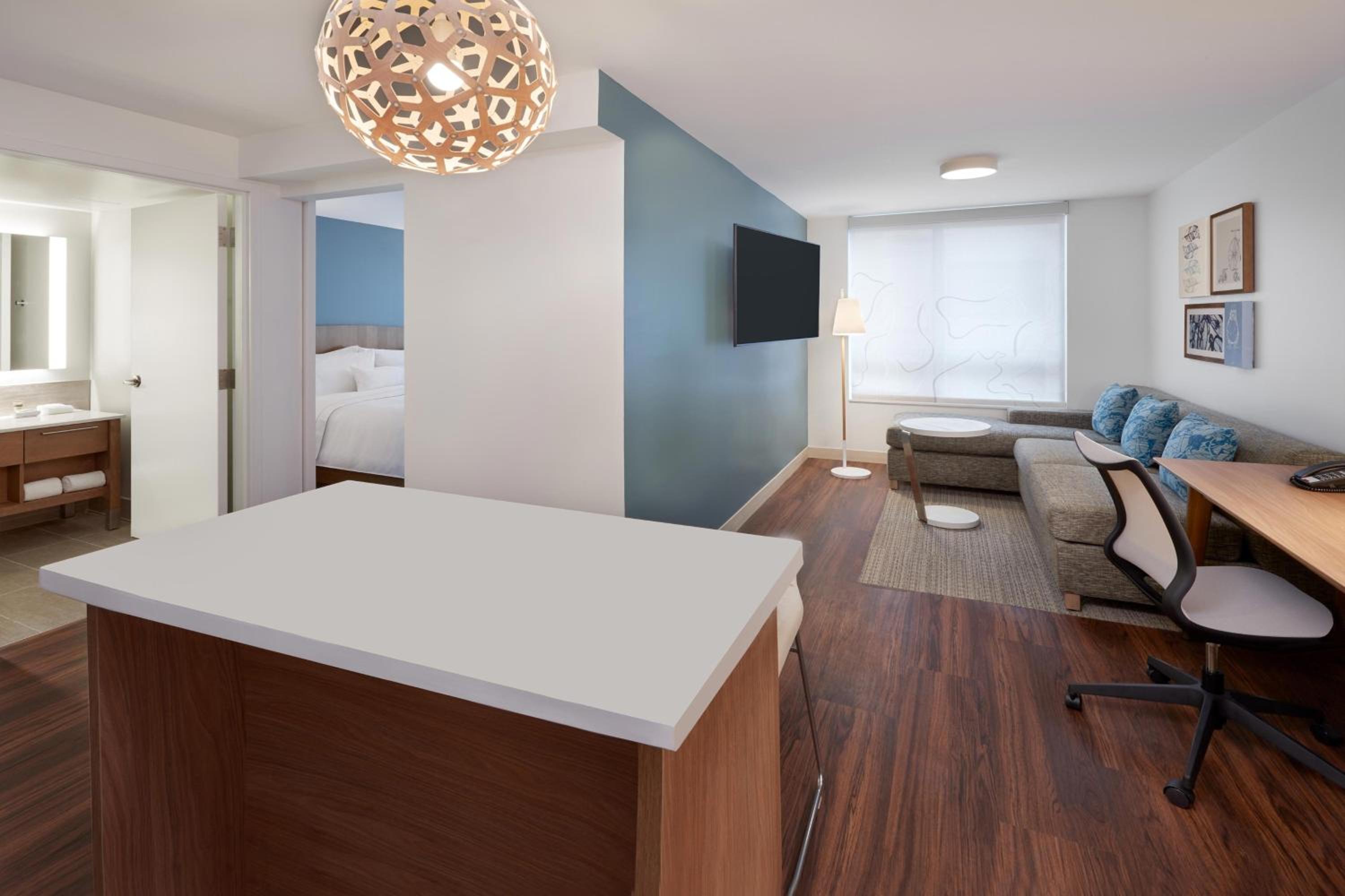 1 Bedroom Suite, 1 King, Sofa bed