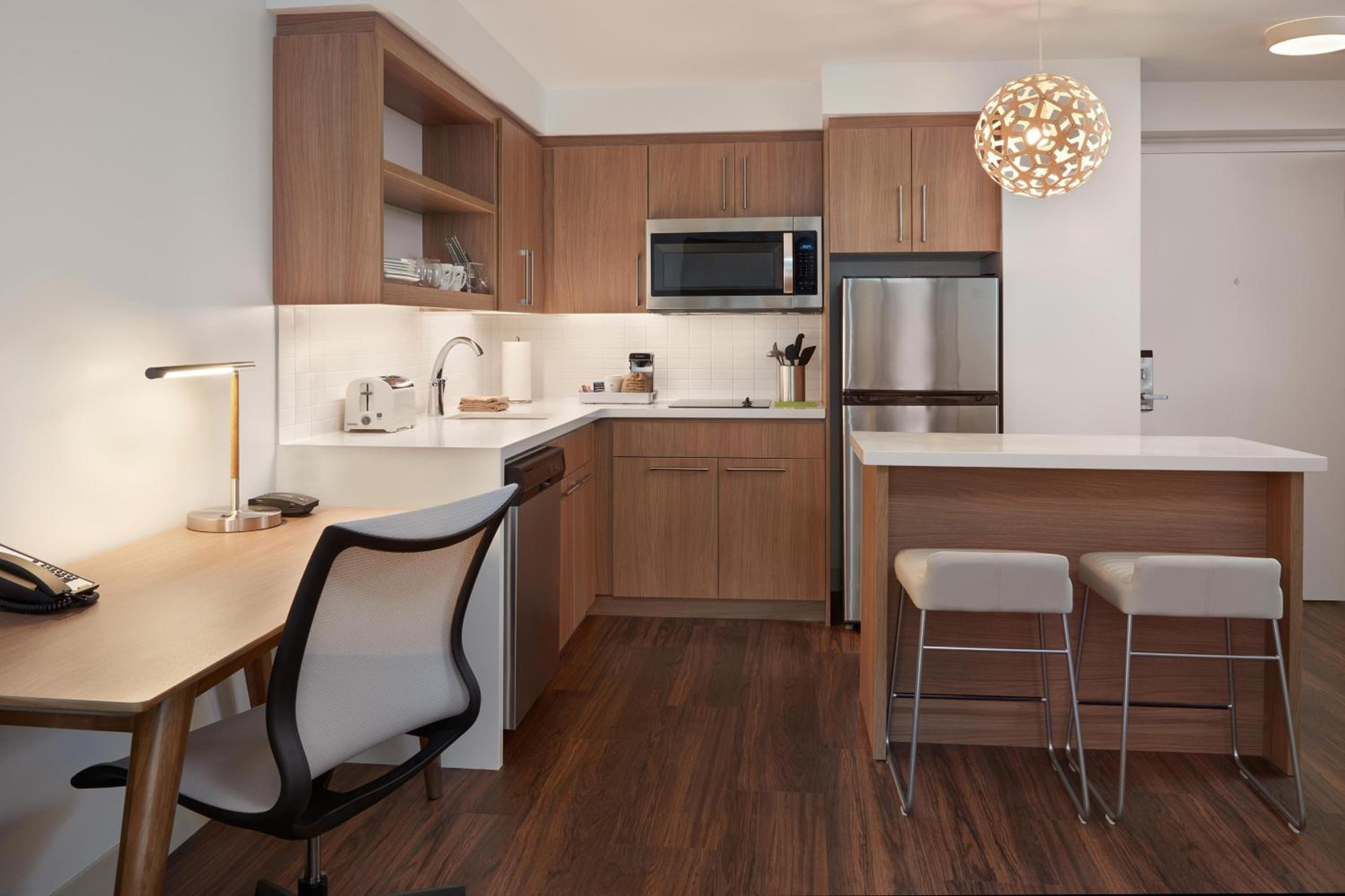1 Bedroom Suite, 1 King, Sofa bed