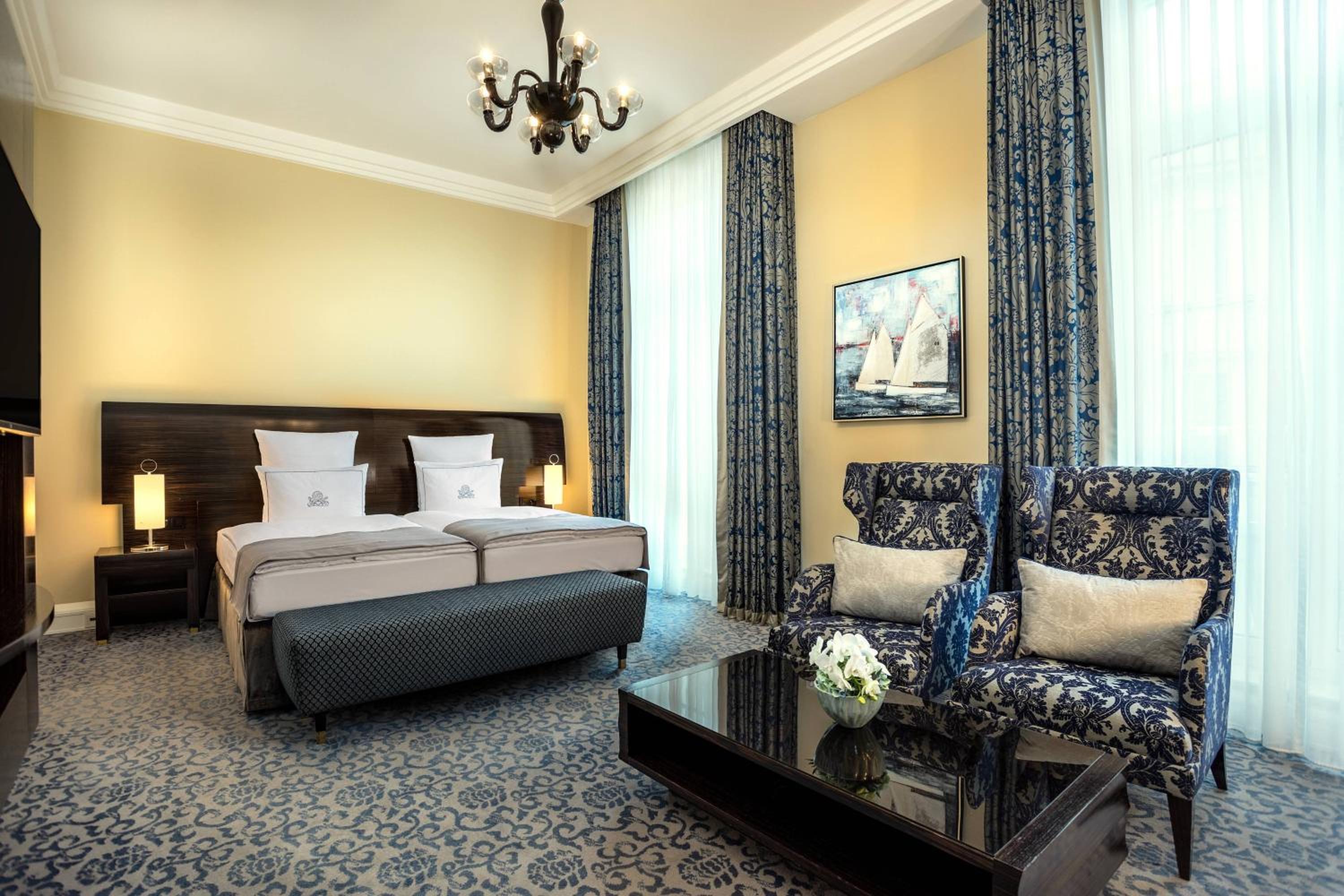 Deluxe Guest room with 2 Twin/Single Bed(s) thumbnail 6