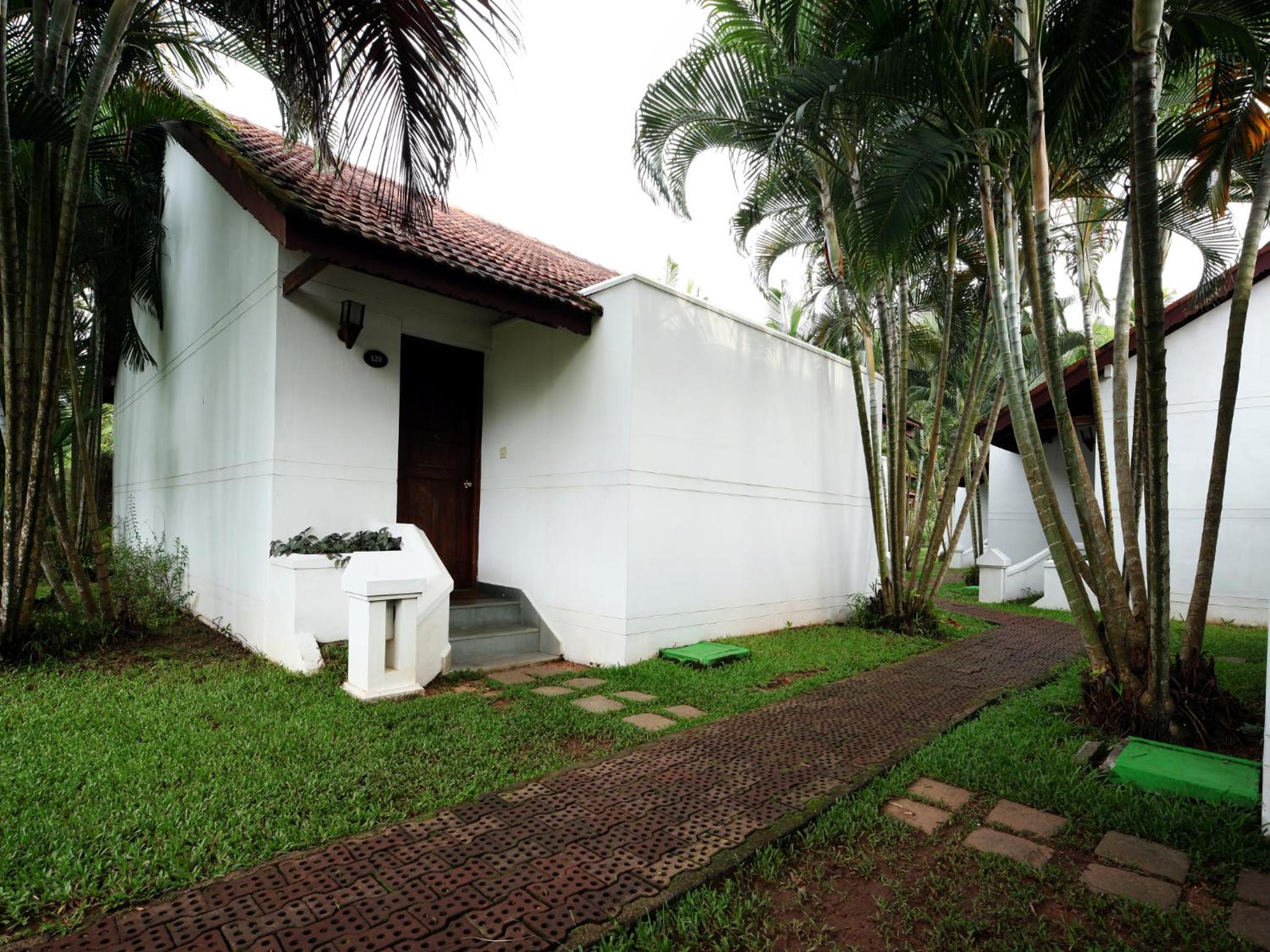 Cottage with Garden View - Photo 3