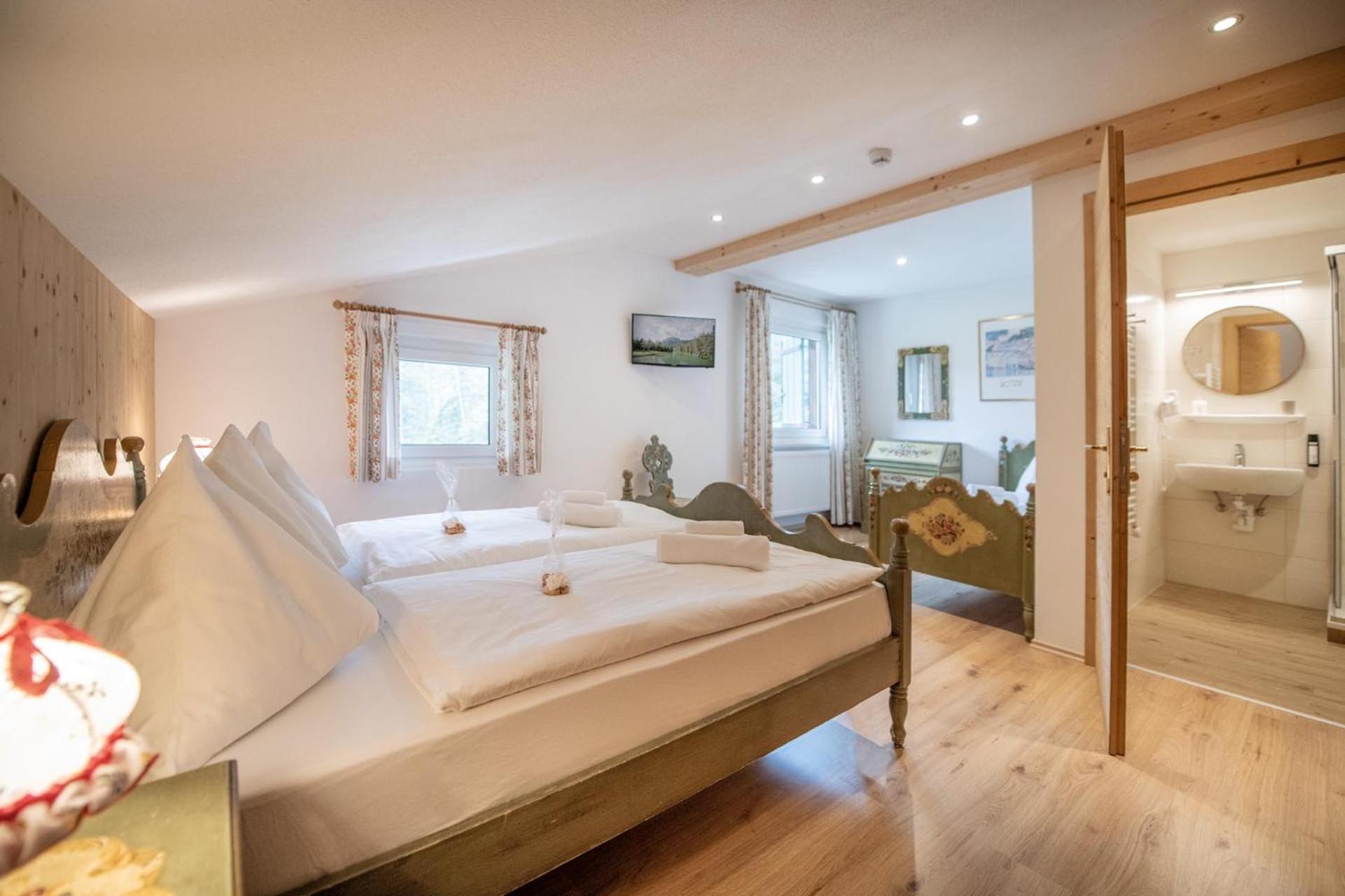 Triple Room with Lake View photo 2