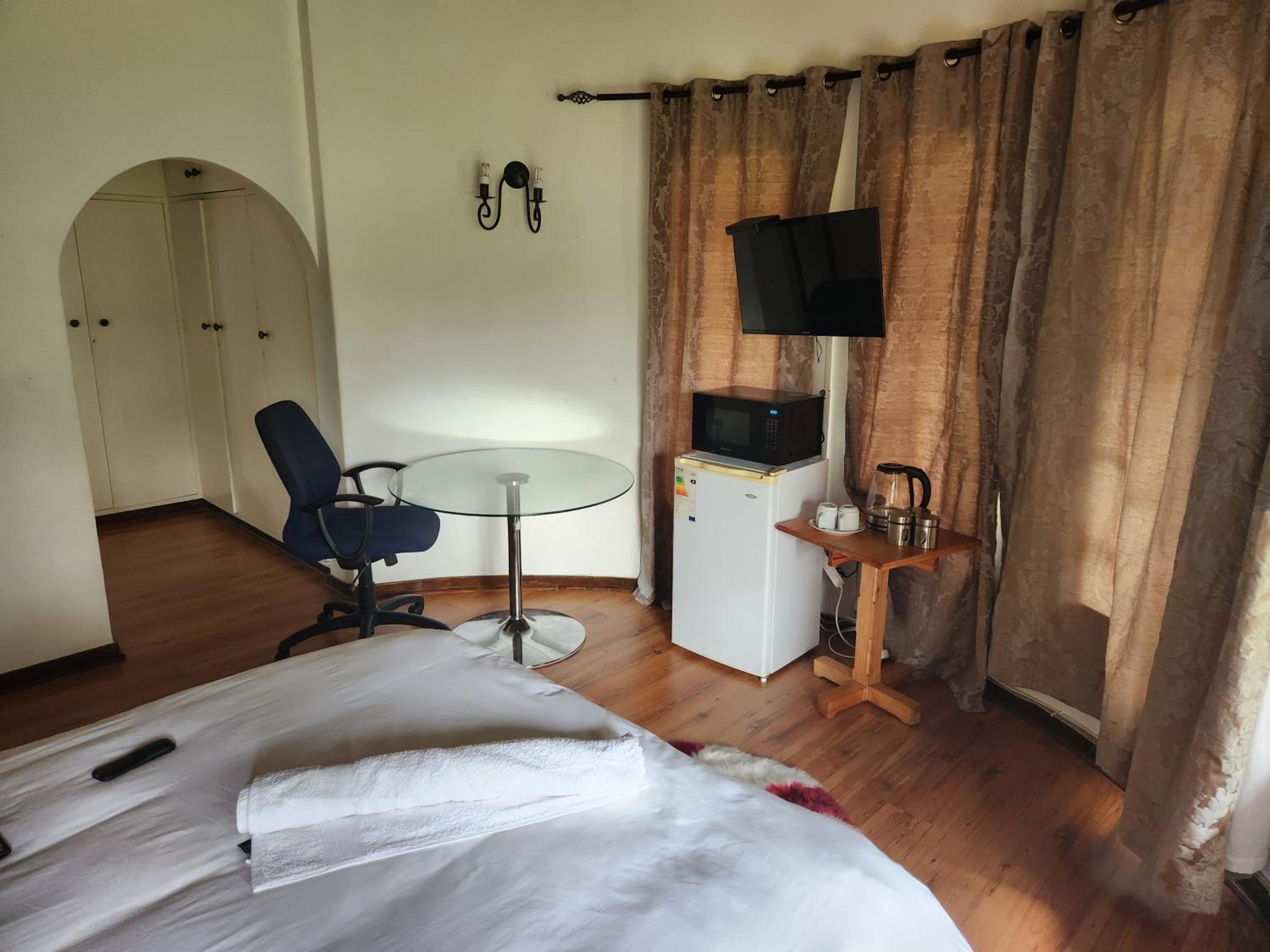 Double Room With Private Bathroom photo 2