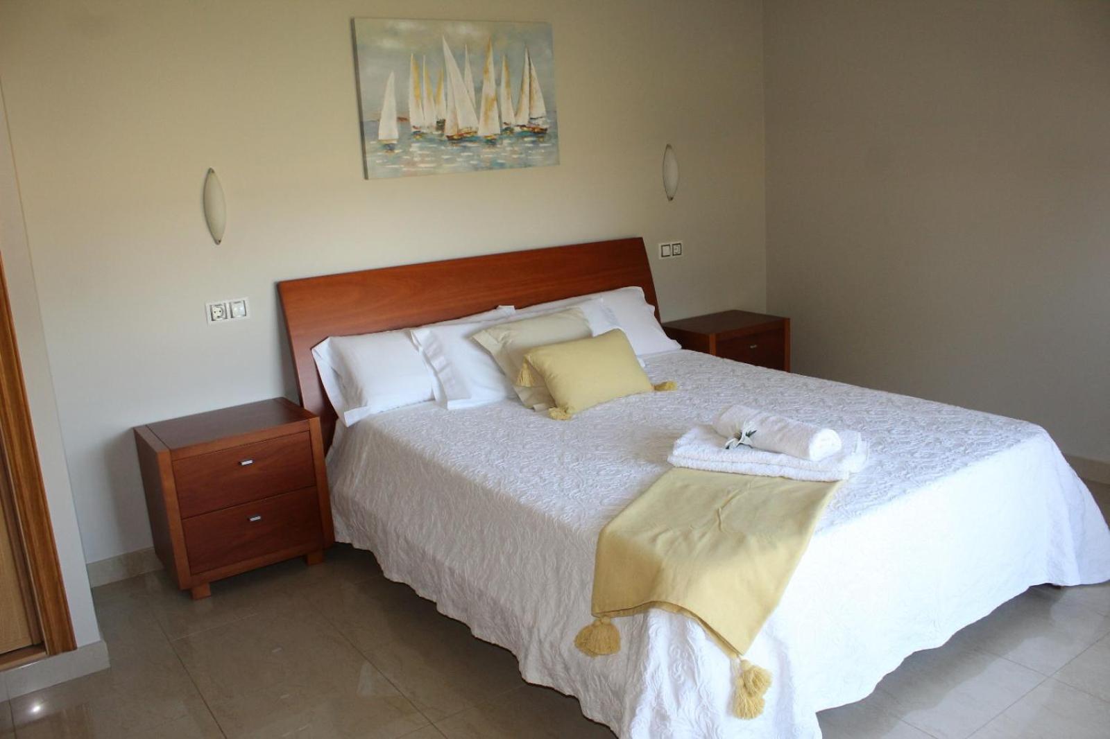 Double Room with Balcony - Photo 4