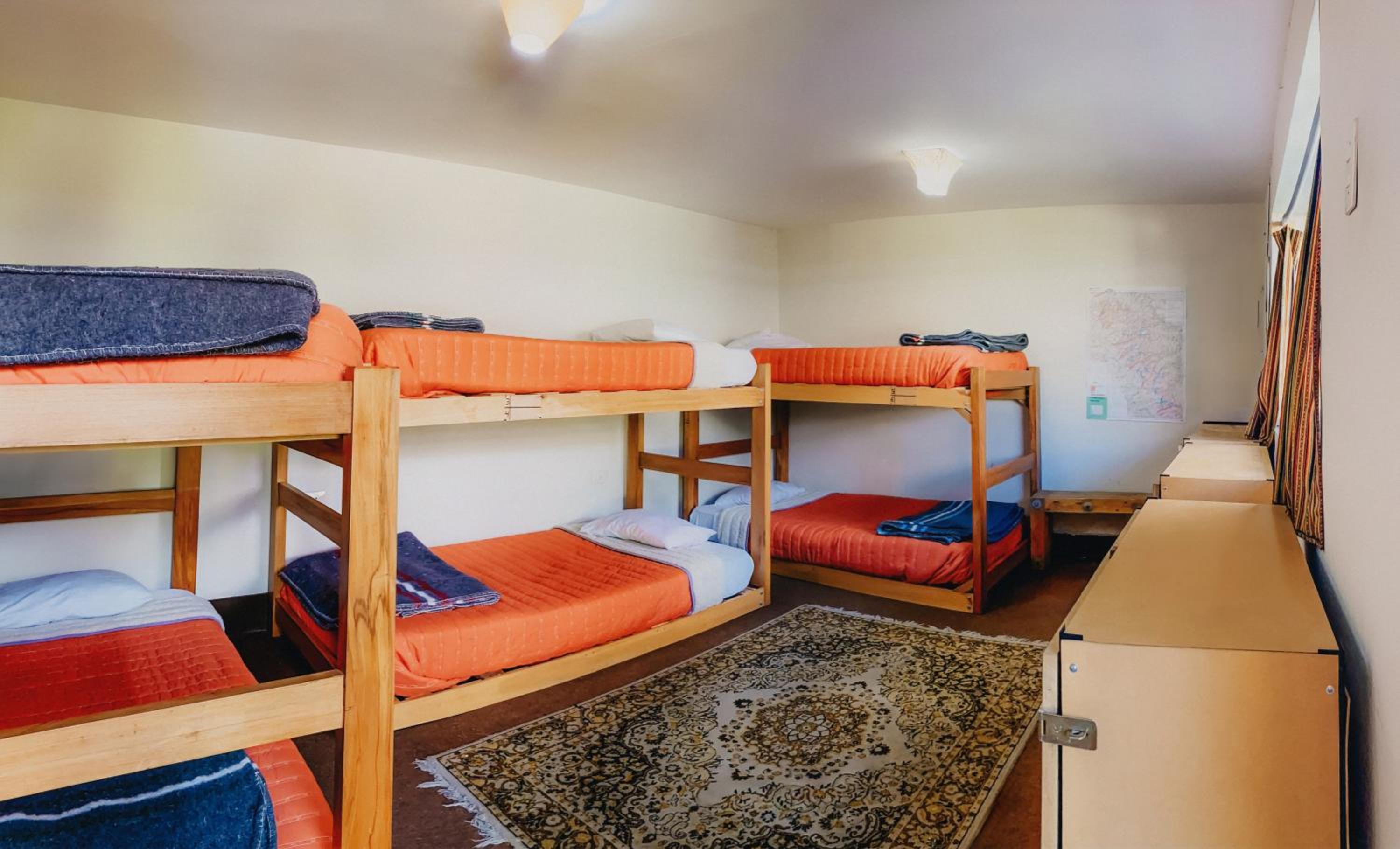 Bed in 6-Bed Mixed Dormitory Room photo 3