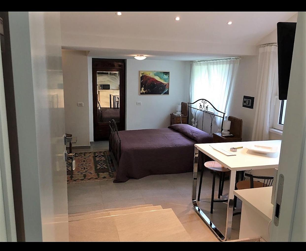 Large Double Room photo 2