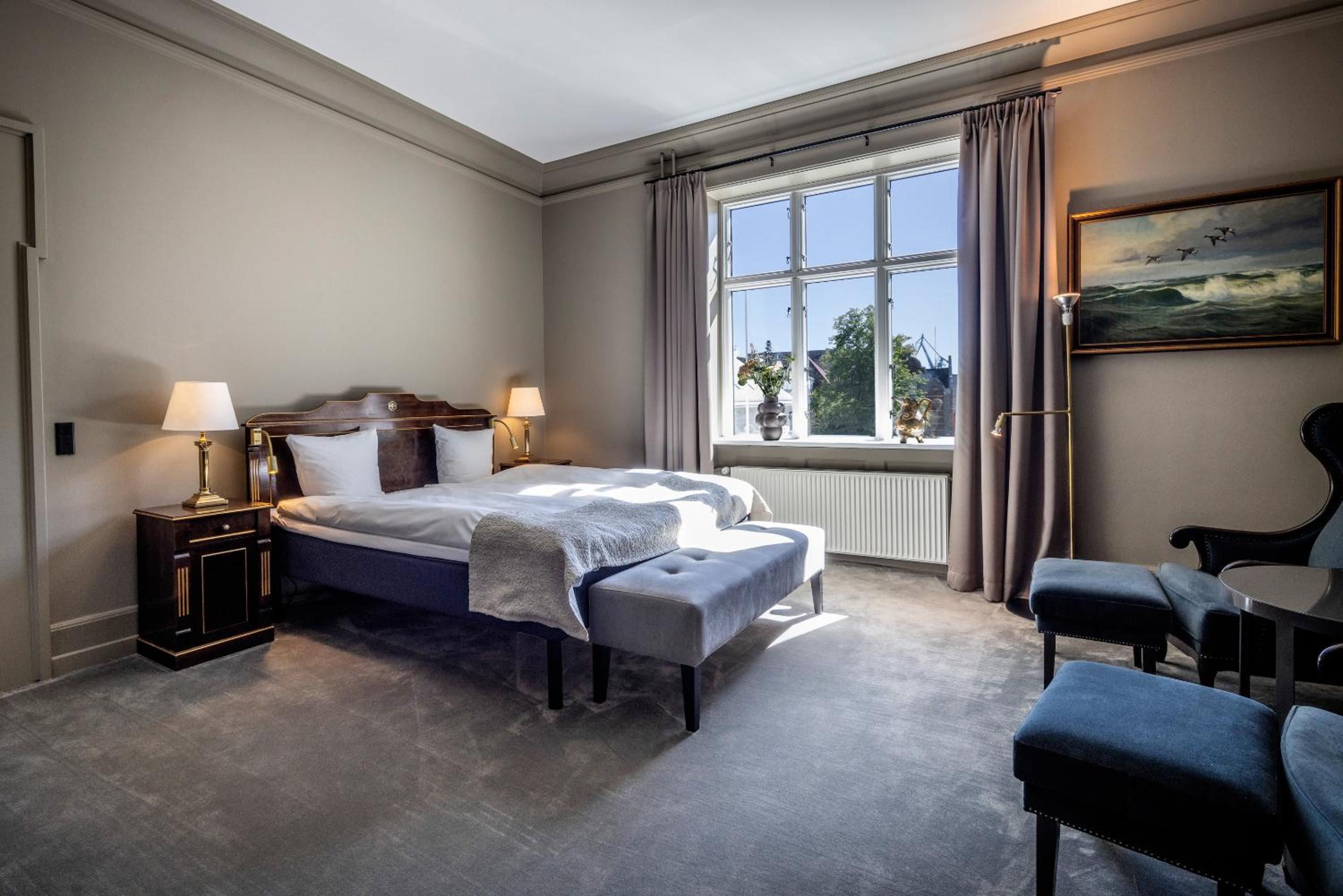 Royal Standard Deluxe Room - Photo 1
