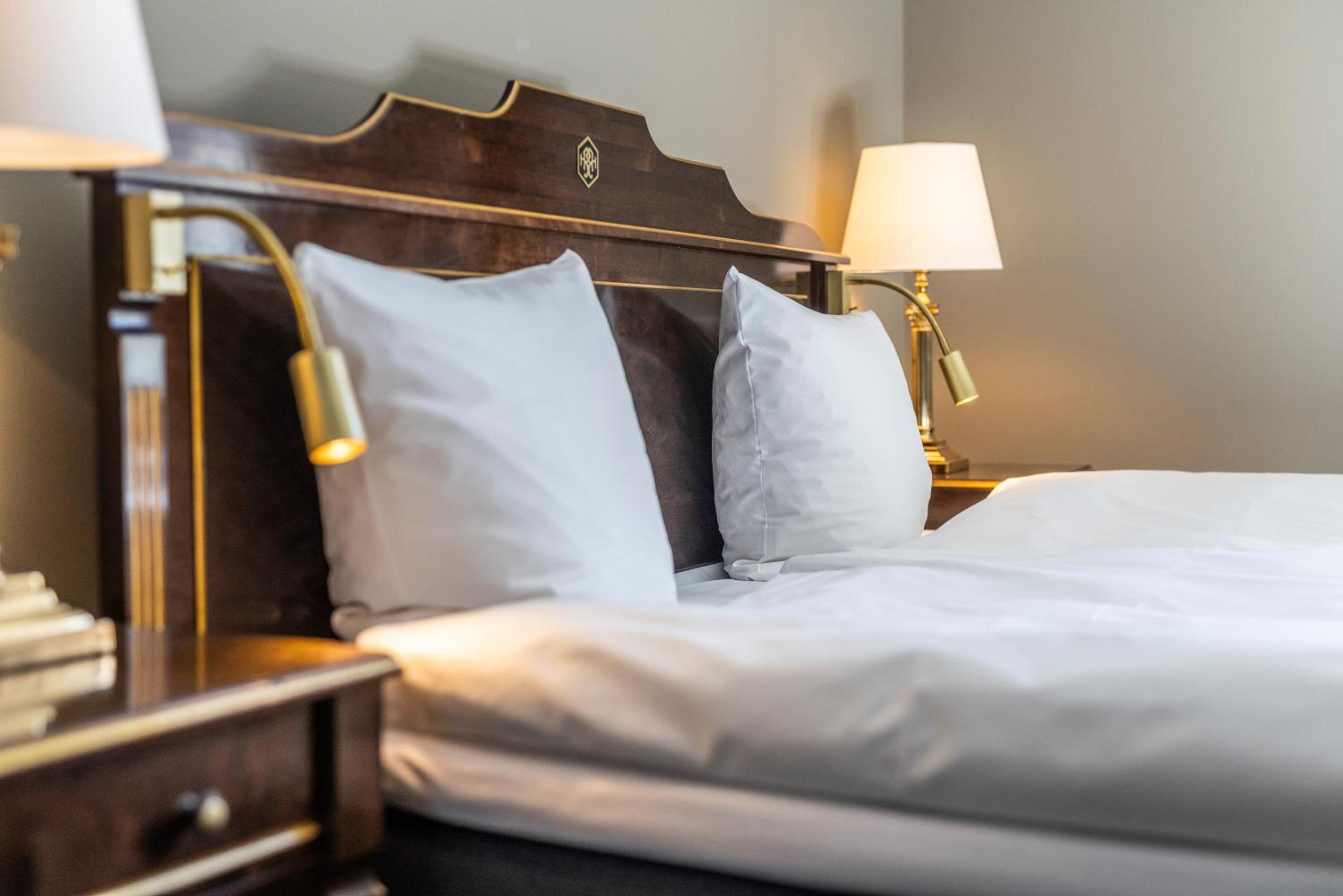 Royal Standard Deluxe Room - Photo 3