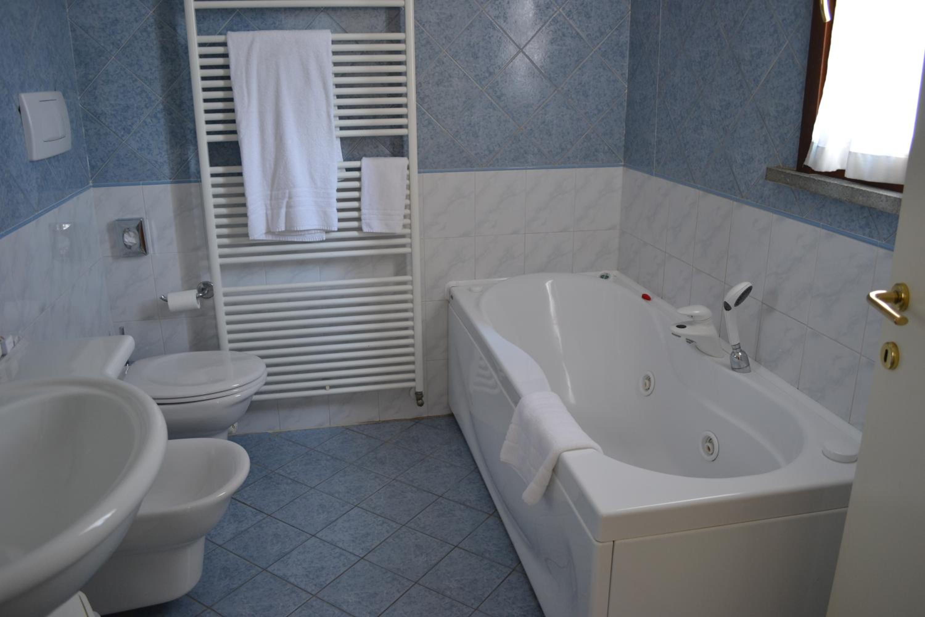 Double Room (1 Adult)
