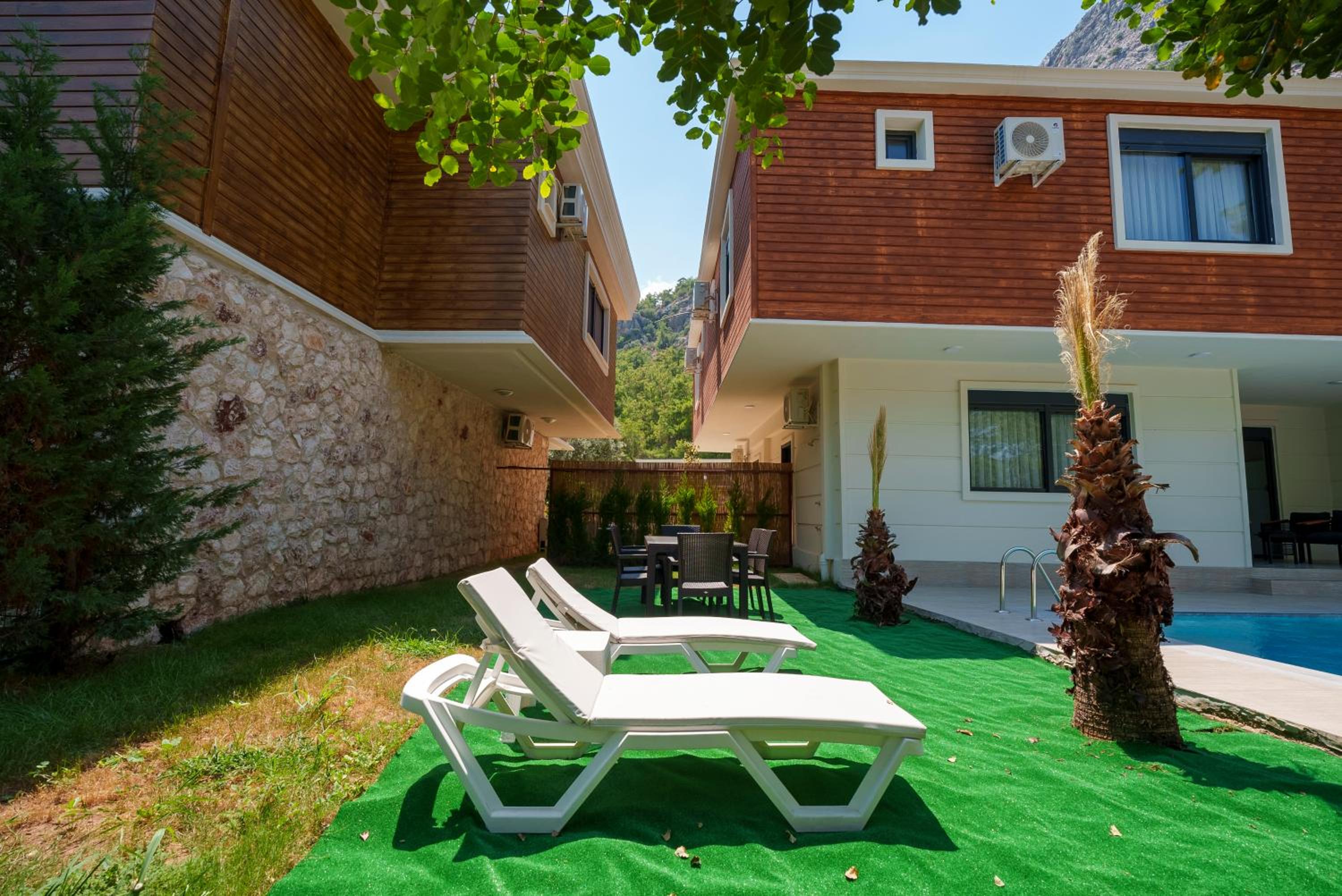 Villa photo 2
