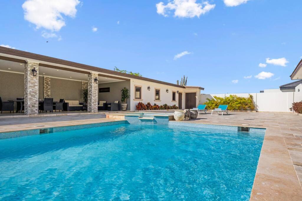 Villa photo 2