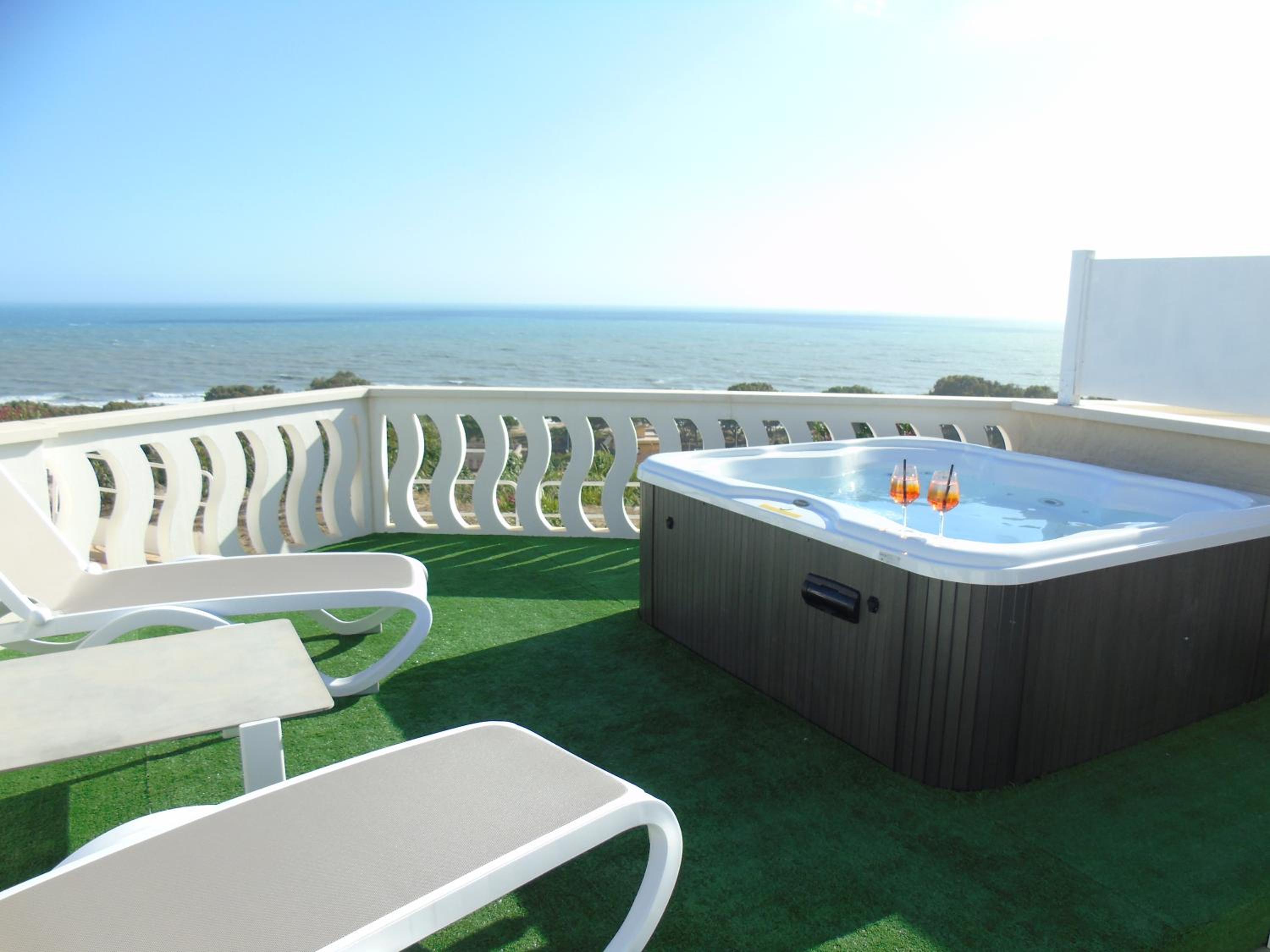 King Suite with Spa Bath - Photo 6