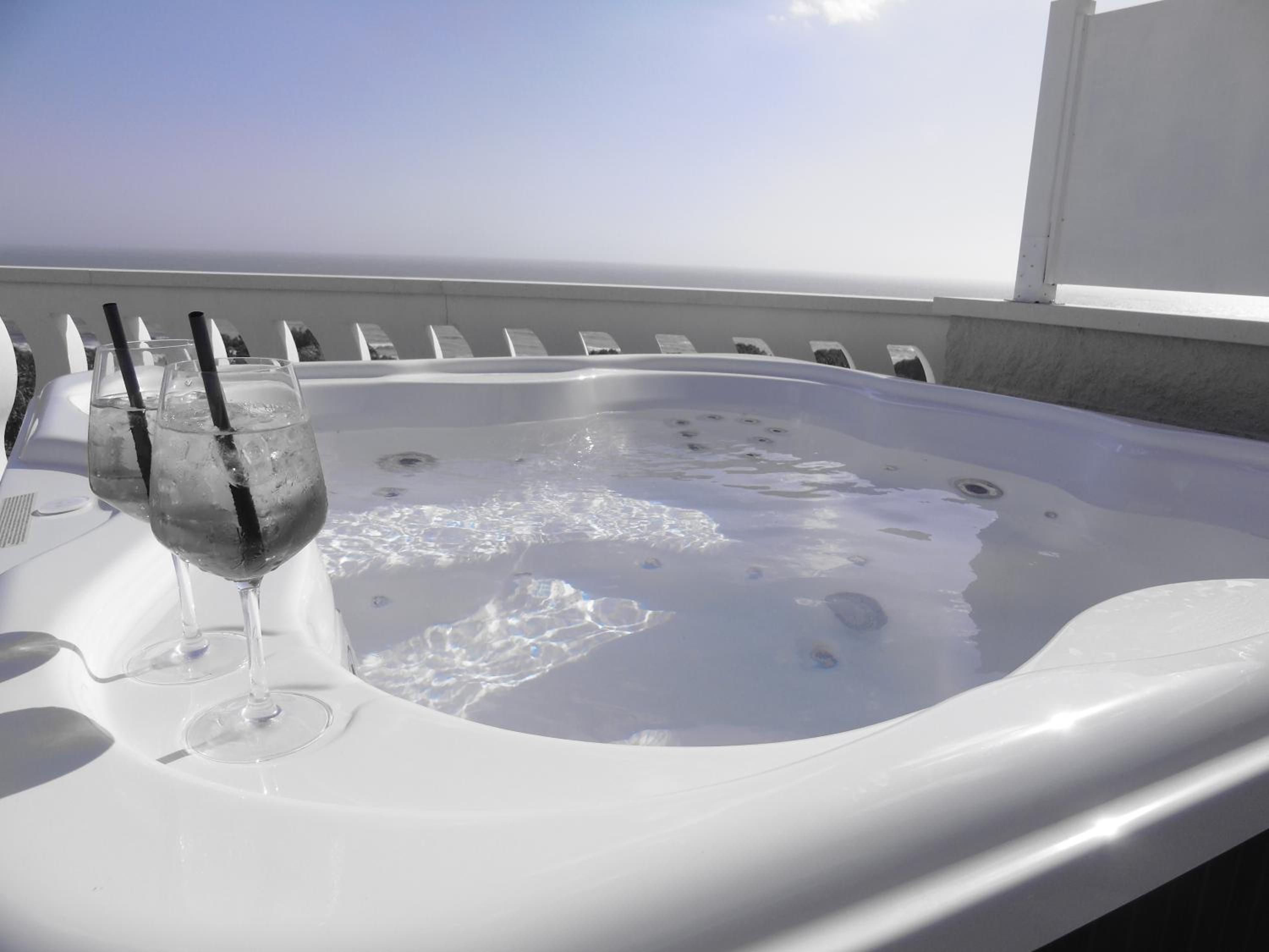 King Suite with Spa Bath - Photo 22