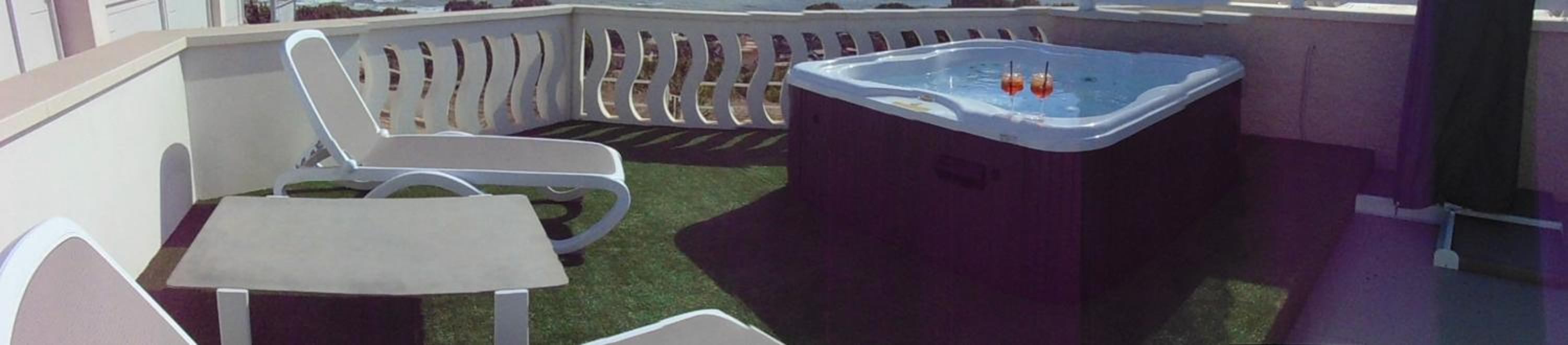 King Suite with Spa Bath - Photo 2