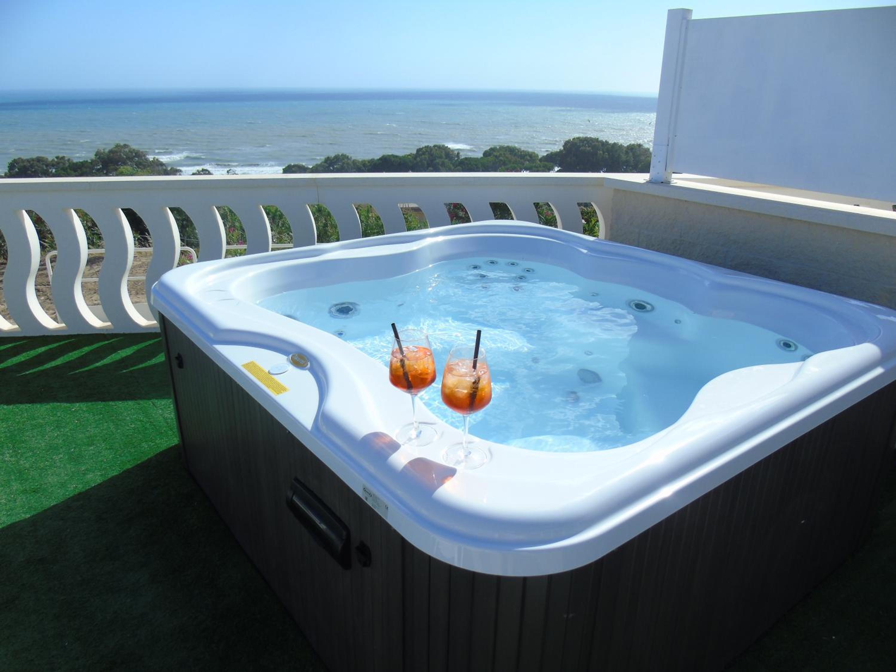 King Suite with Spa Bath - Photo 20