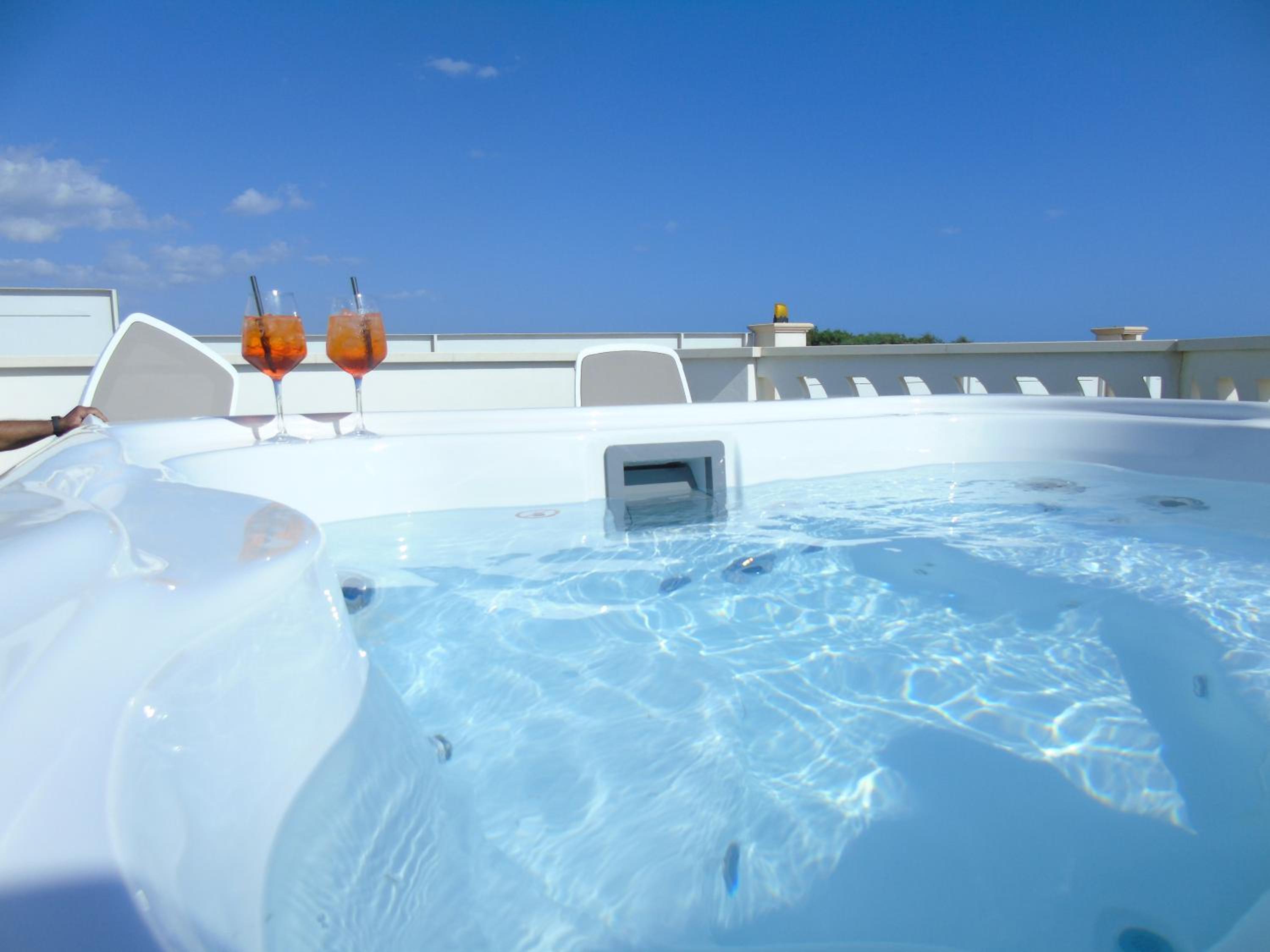 King Suite with Spa Bath - Photo 14