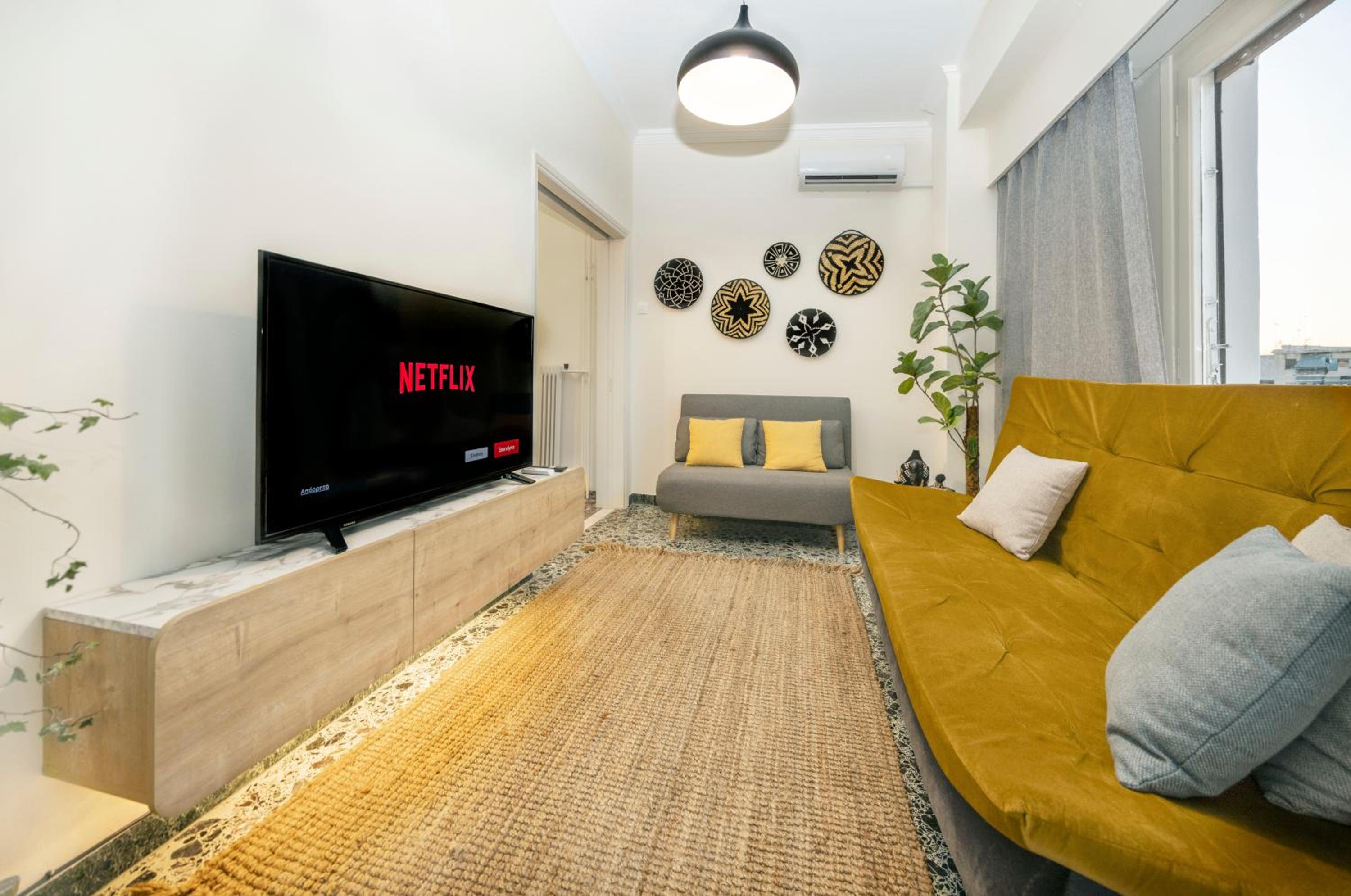 Three-Bedroom Apartment with View photo 2
