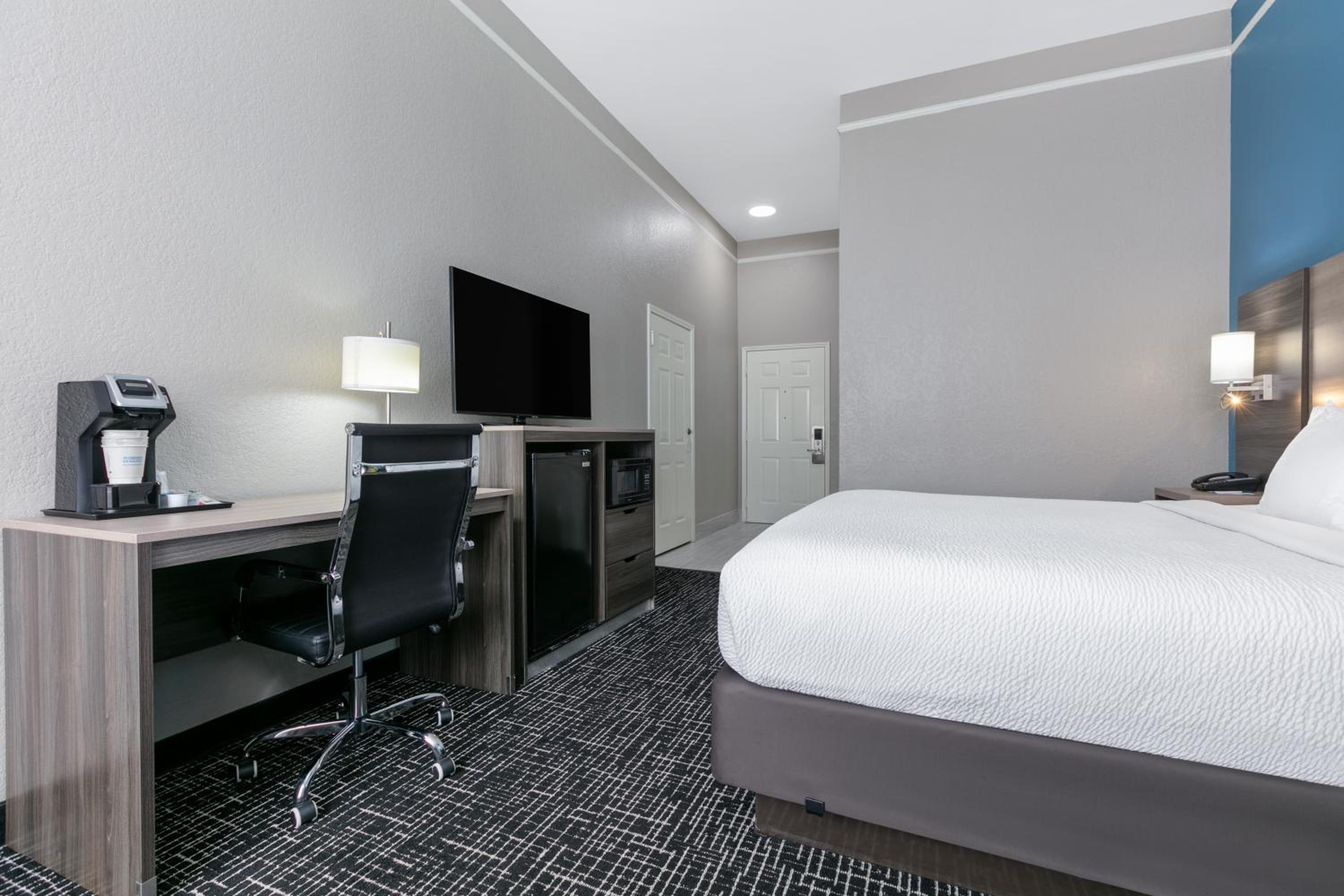 King Room - Non-Smoking photo 2