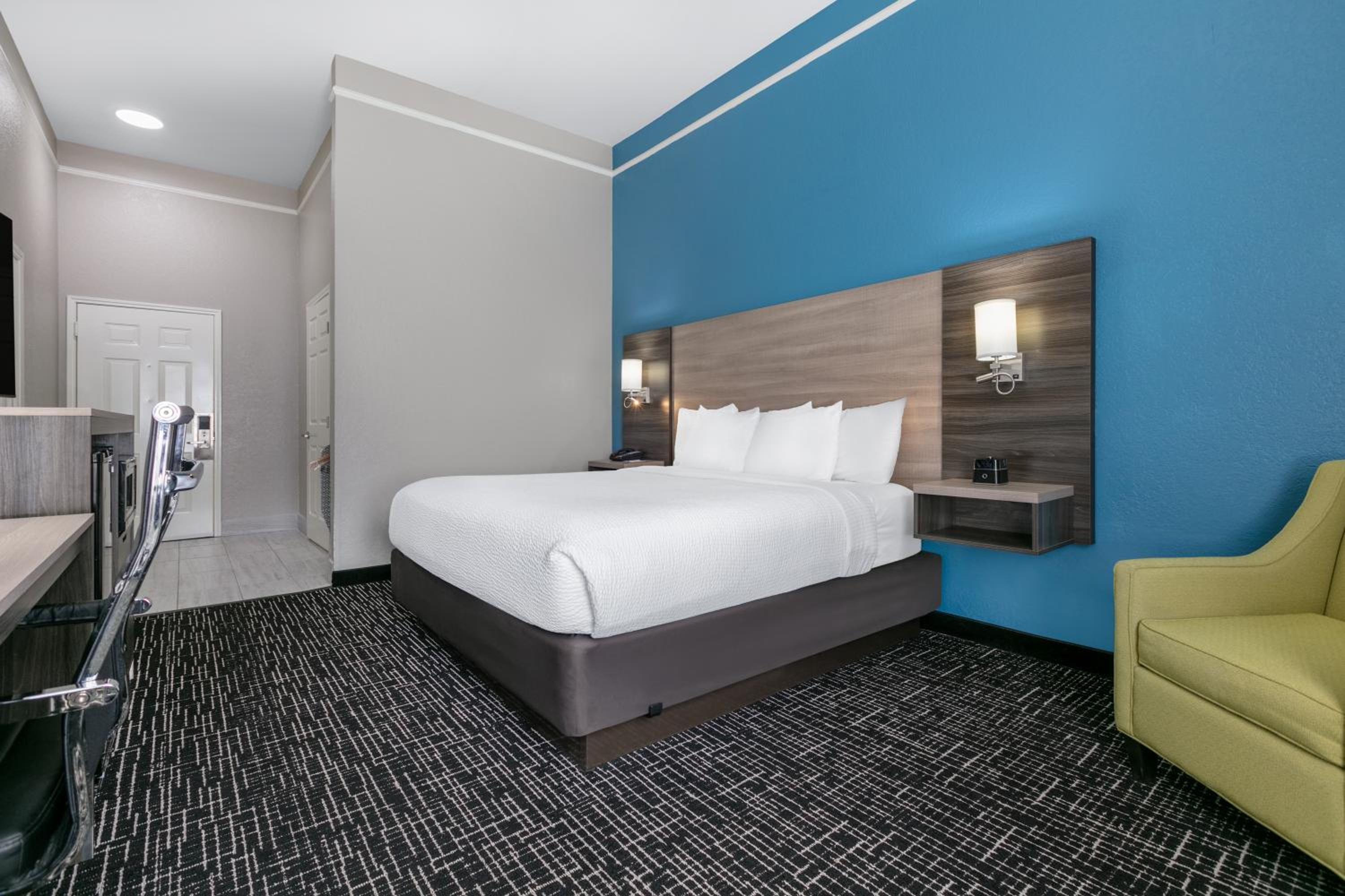 King Room - Mobility Access/Non-Smoking photo 2