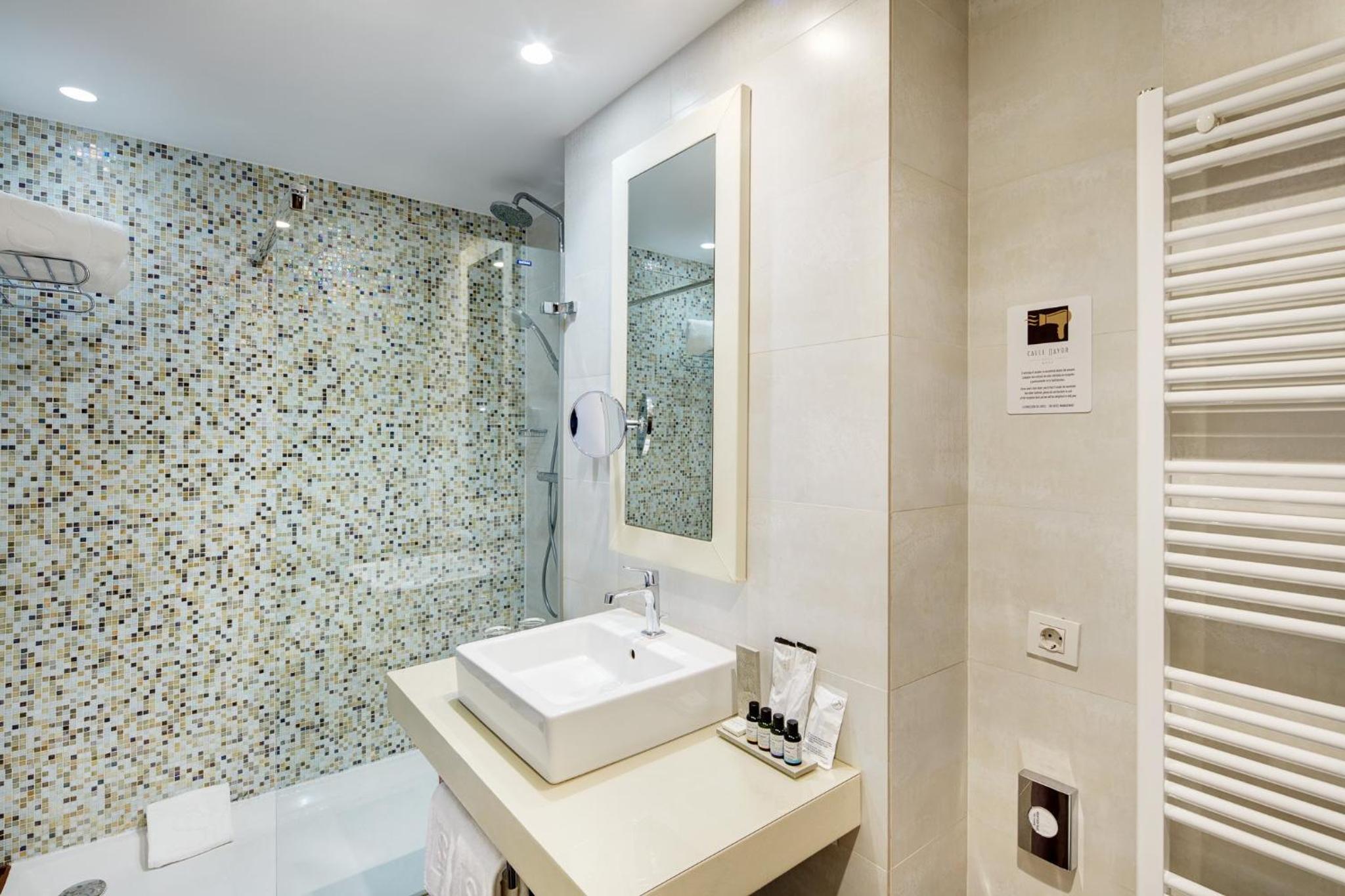 Double Room - Photo 6