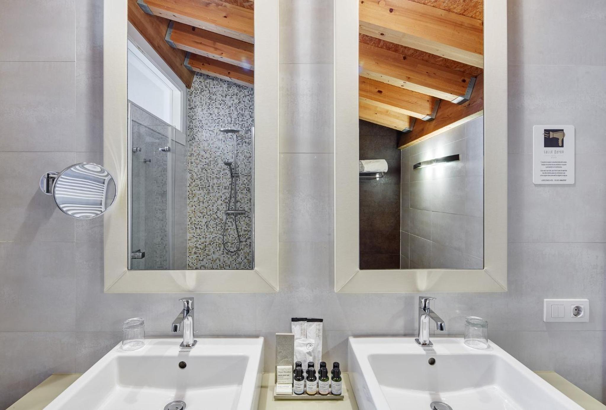 Superior Triple Room - Photo 10
