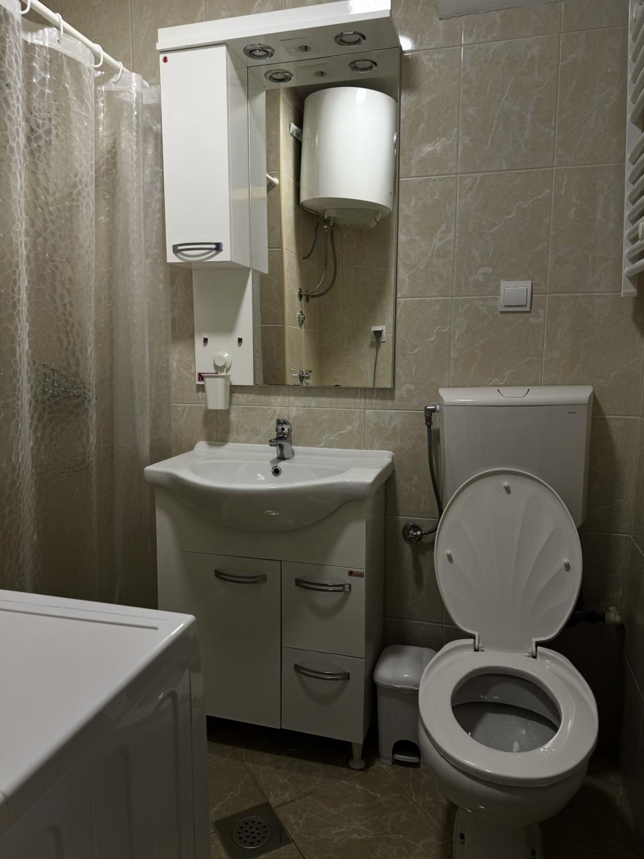 One-Bedroom Apartment photo 2