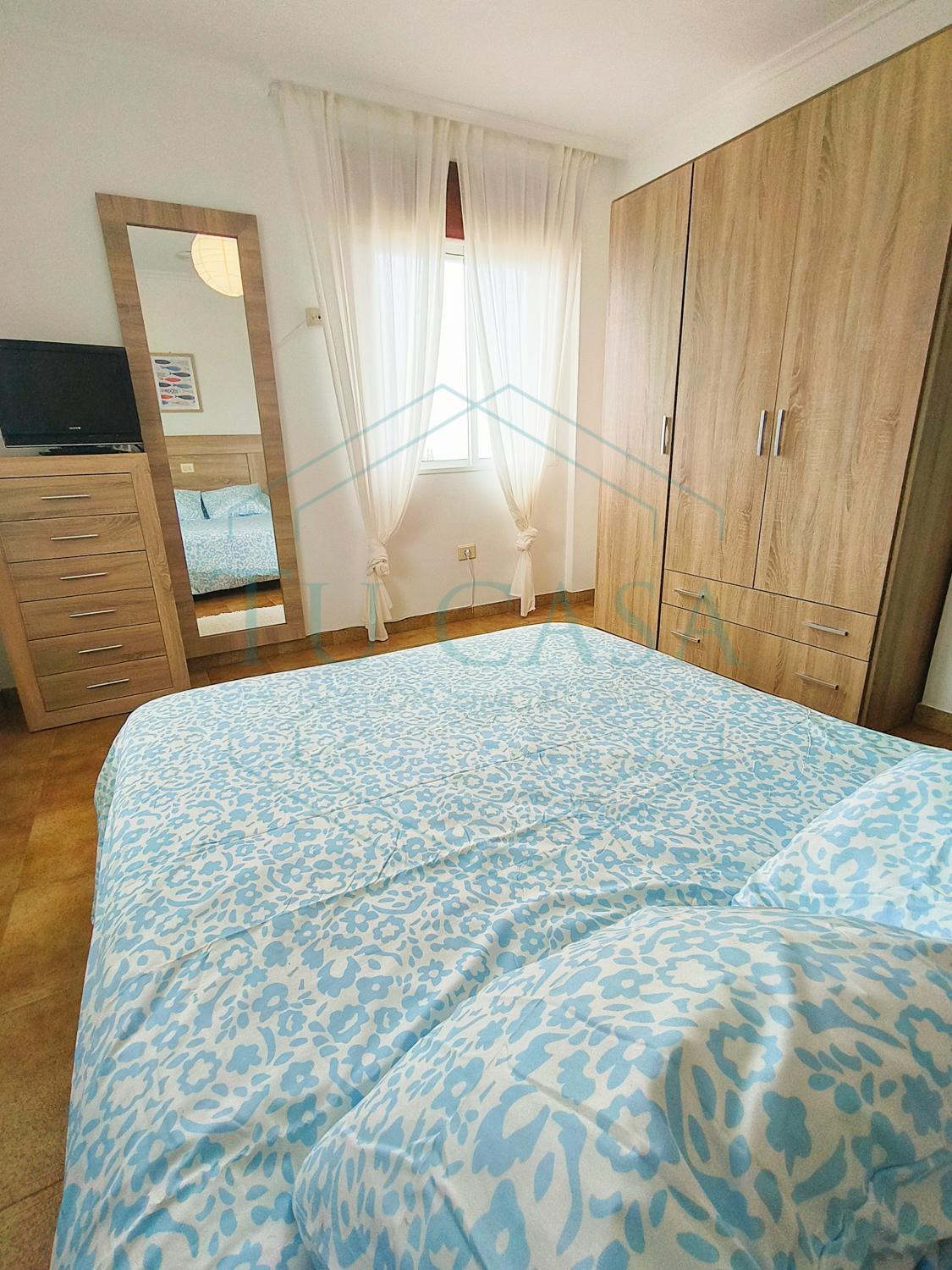 Apartamento de cuatro habitaciones con balcón