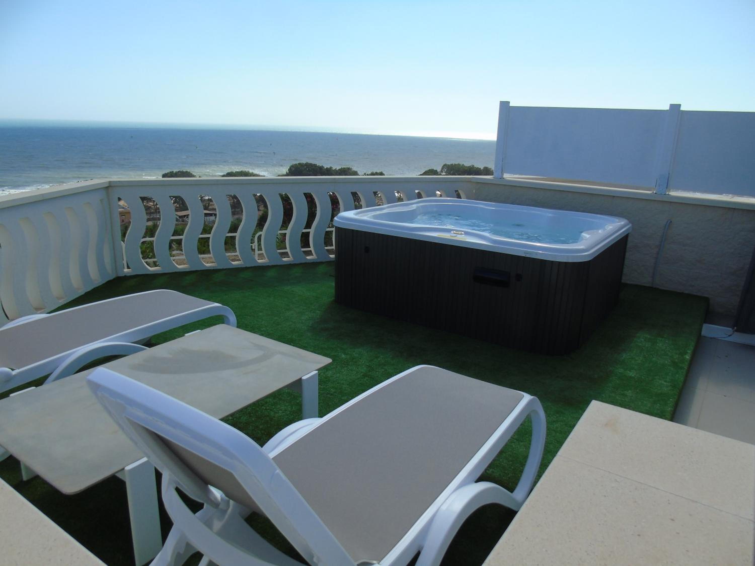King Suite with Spa Bath - Photo 34