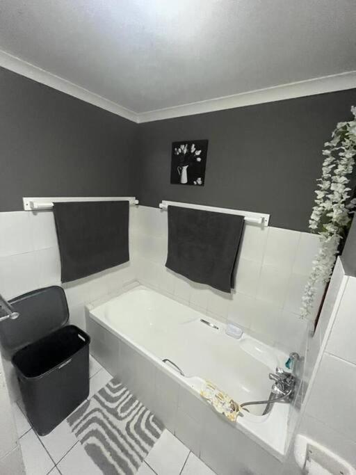 Apartment photo 2