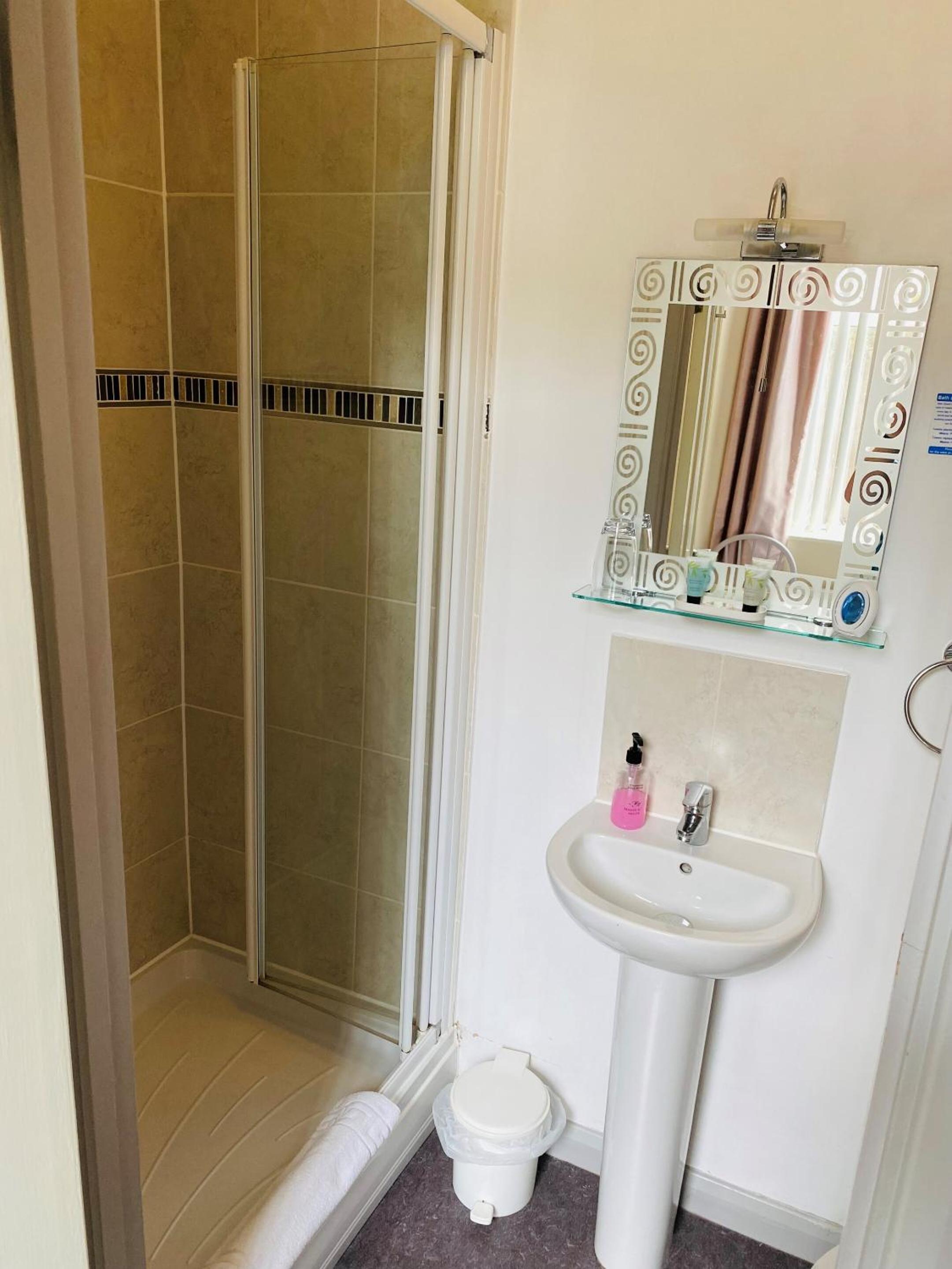 Single Room with Shower photo 3