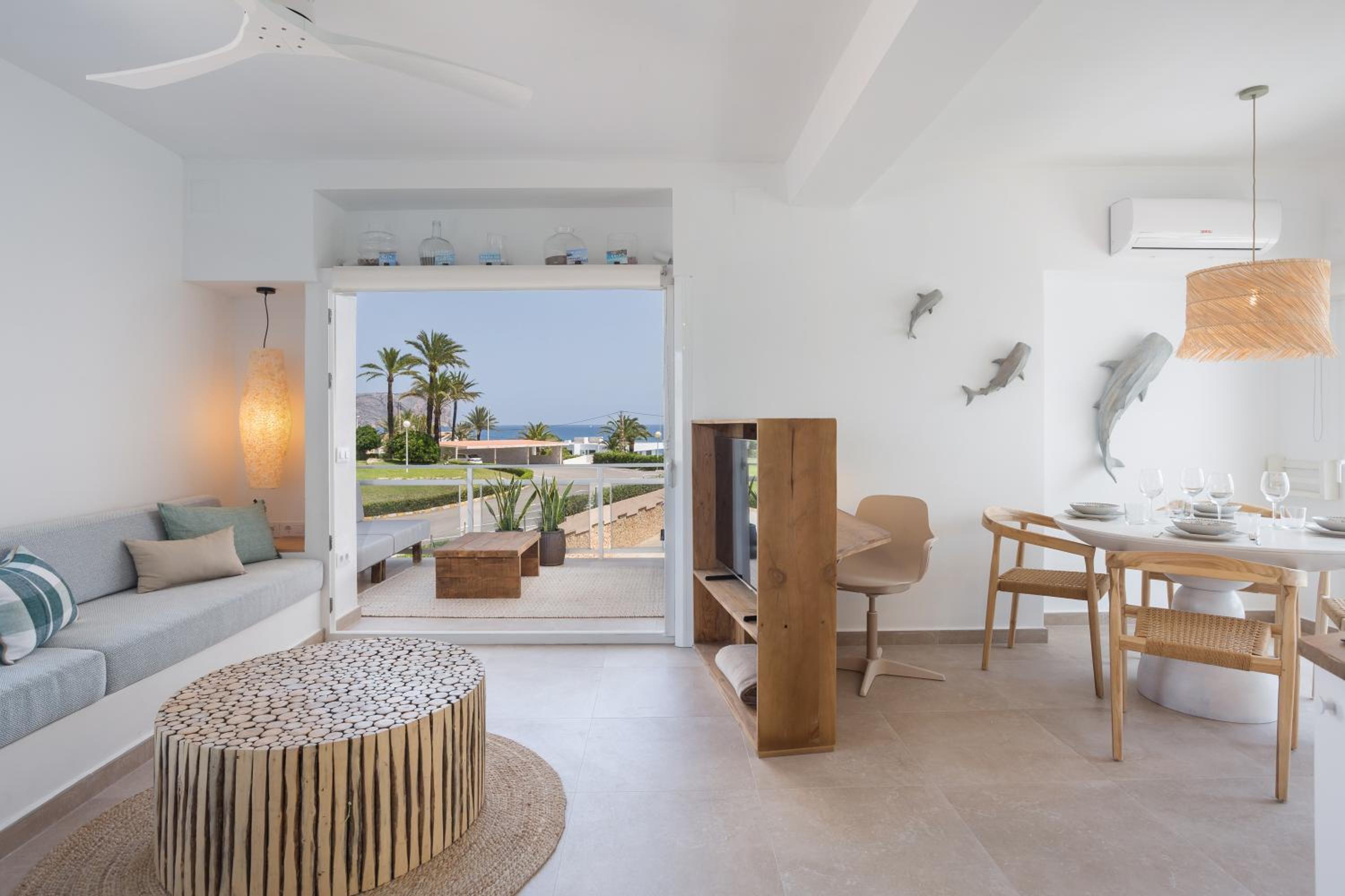 Apartamento de tres dormitorios con vista al agua