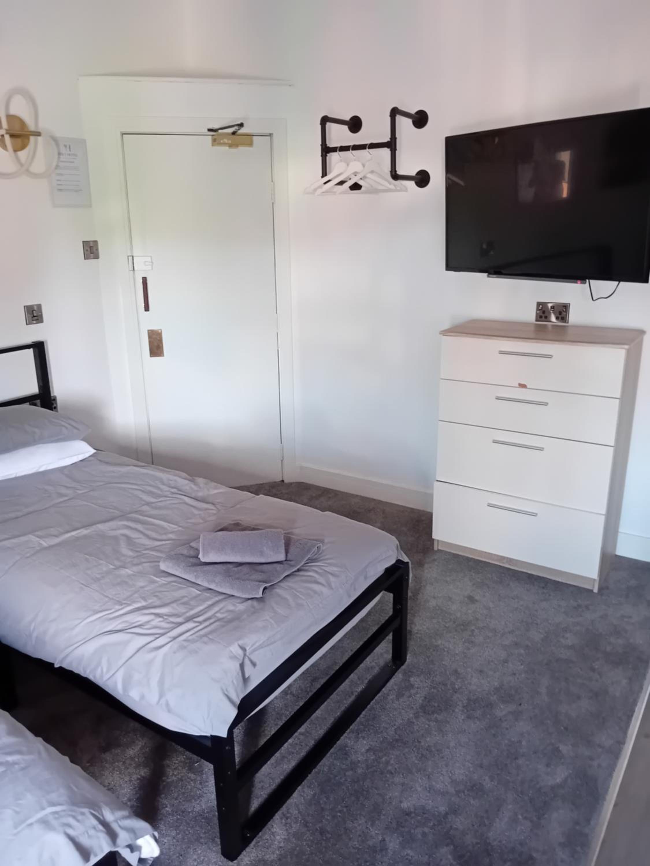 Twin Room With Private Bathroom photo 2