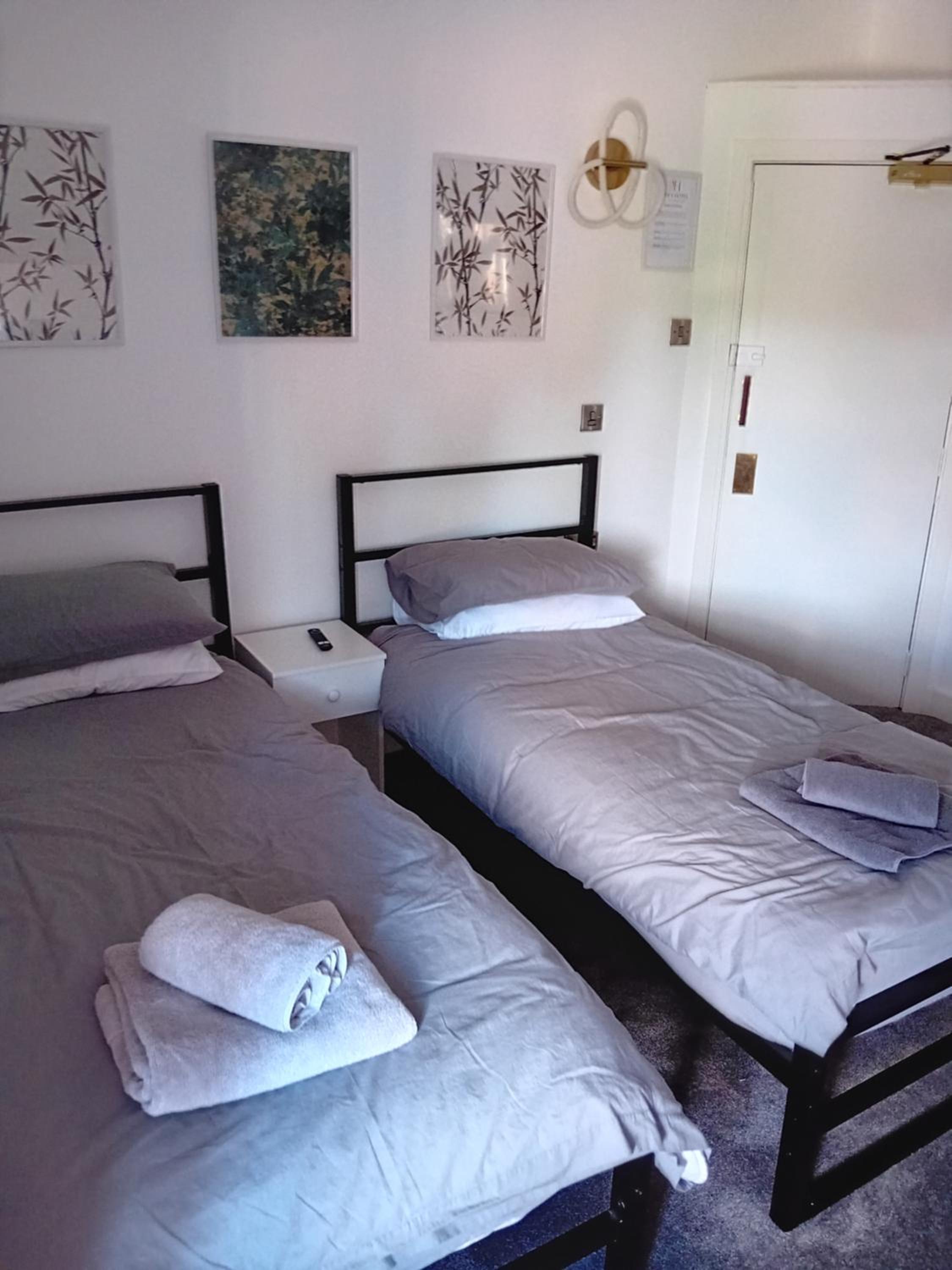 Twin Room With Private Bathroom photo 1