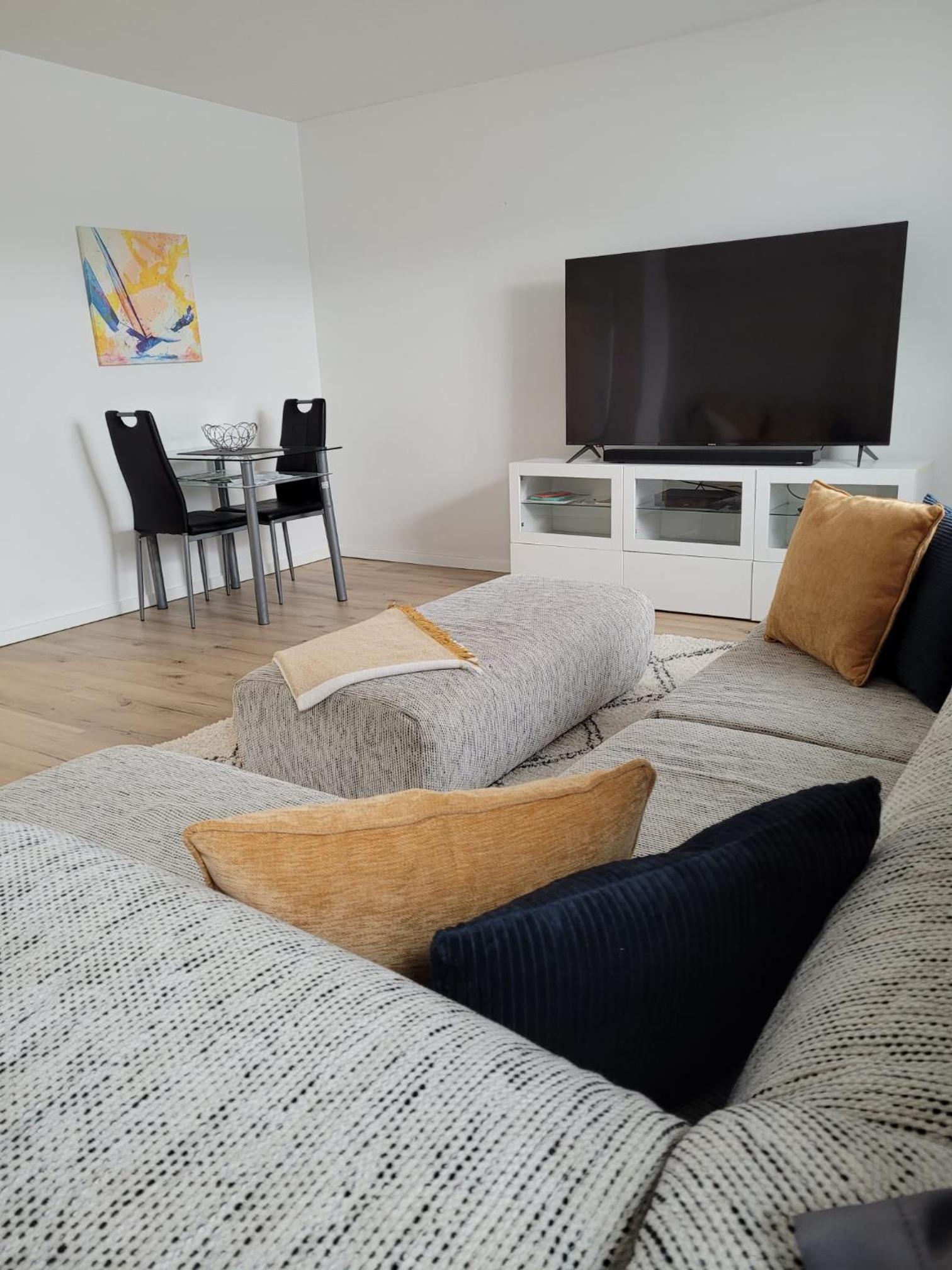One-Bedroom Apartment photo 1