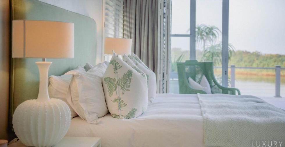 Six-Bedroom House photo 1